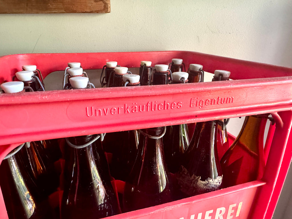 Vtg Löwenbrauerei Grafenwöhr Beer Crate with 20 Flip Top Bottles