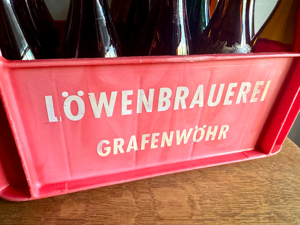 Vtg Löwenbrauerei Grafenwöhr Beer Crate with 20 Flip Top Bottles