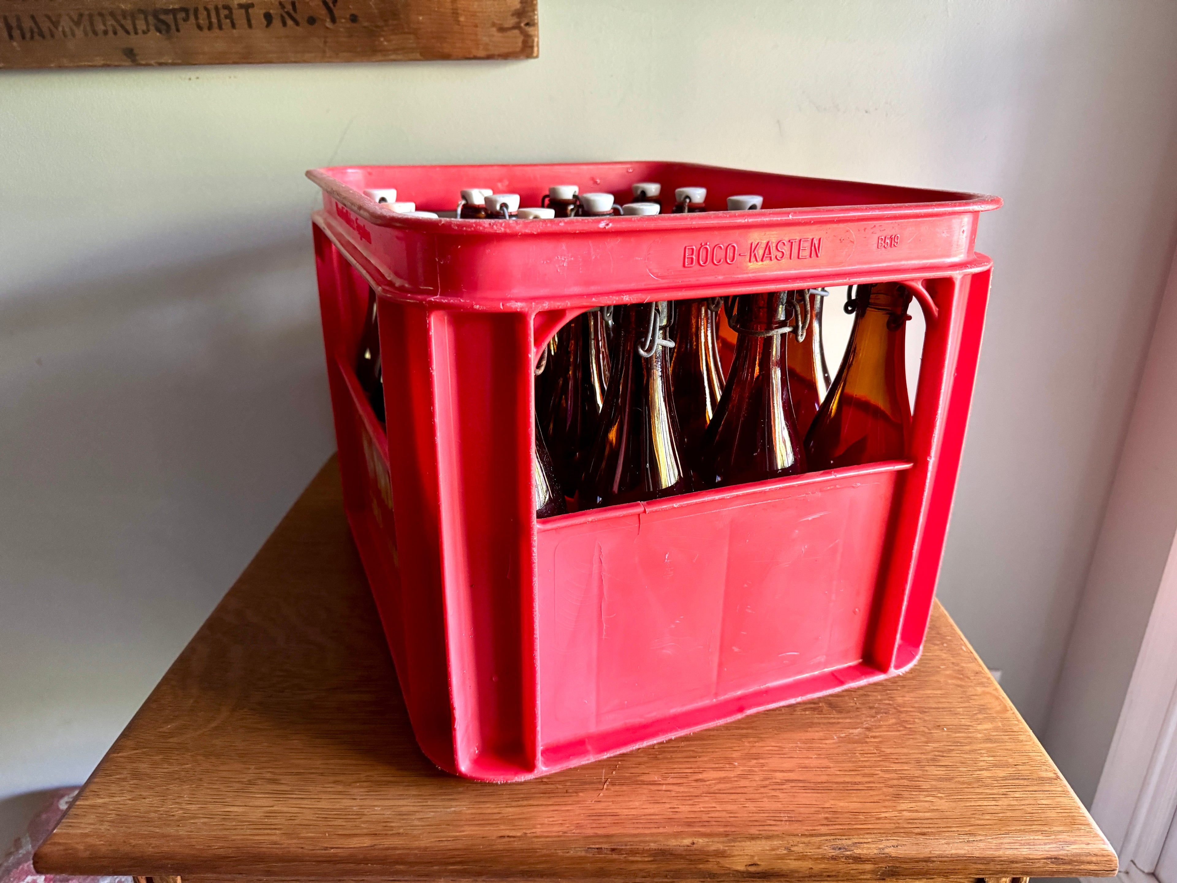Vtg Löwenbrauerei Grafenwöhr Beer Crate with 20 Flip Top Bottles