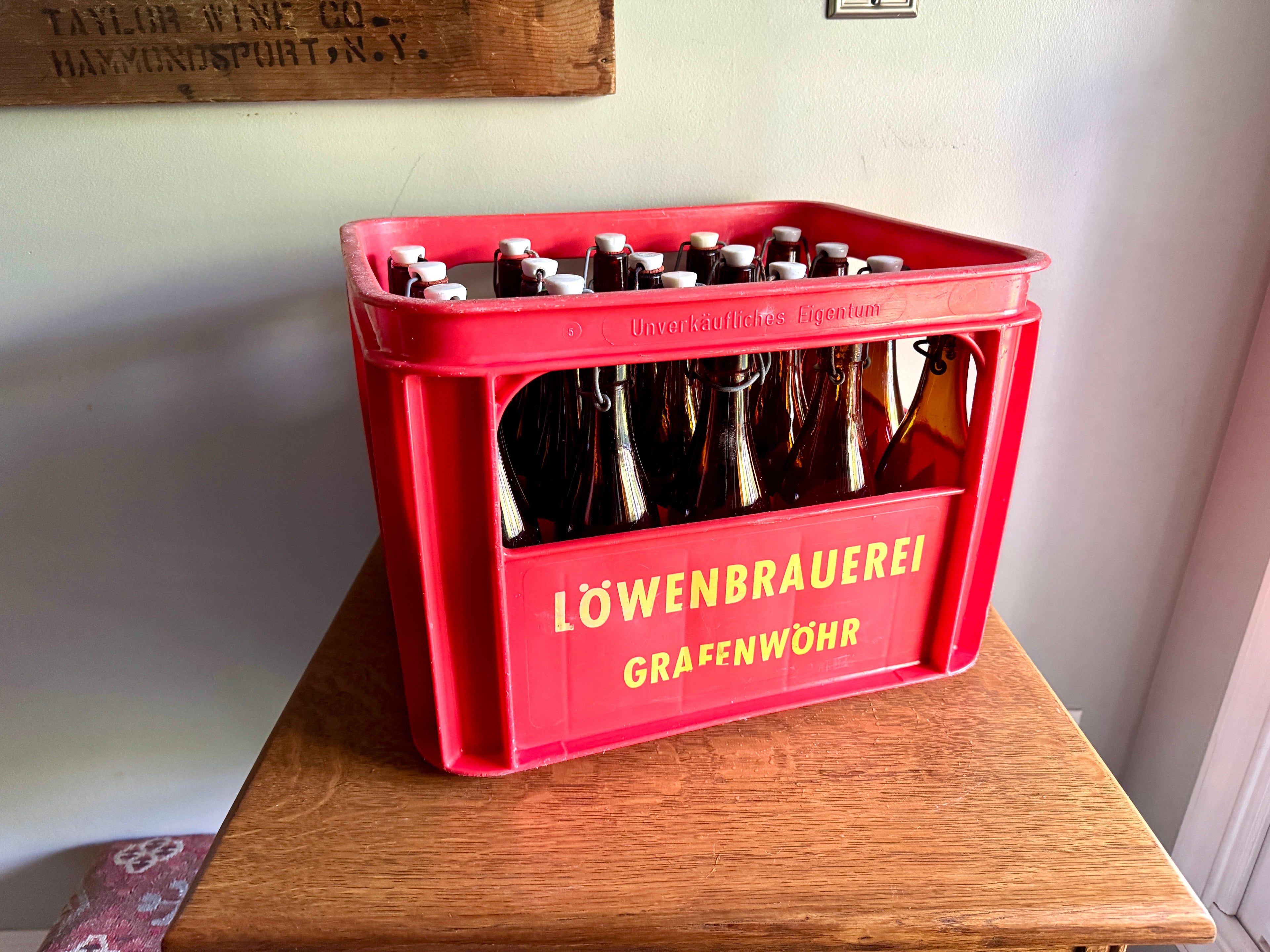 Vtg Löwenbrauerei Grafenwöhr Beer Crate with 20 Flip Top Bottles