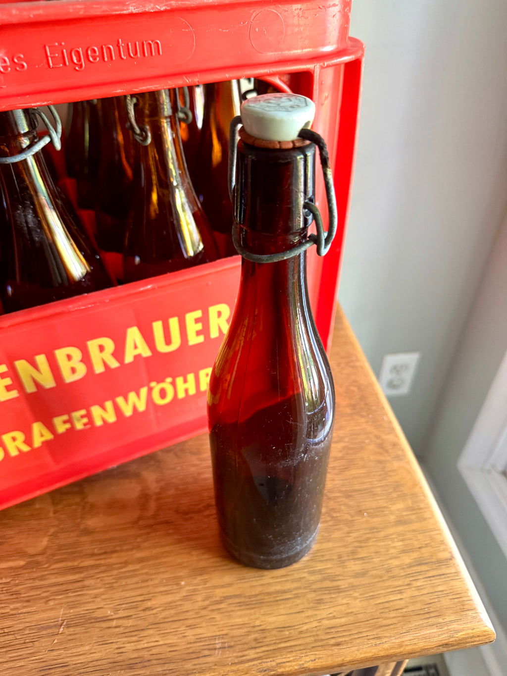 Vtg Löwenbrauerei Grafenwöhr Beer Crate with 20 Flip Top Bottles