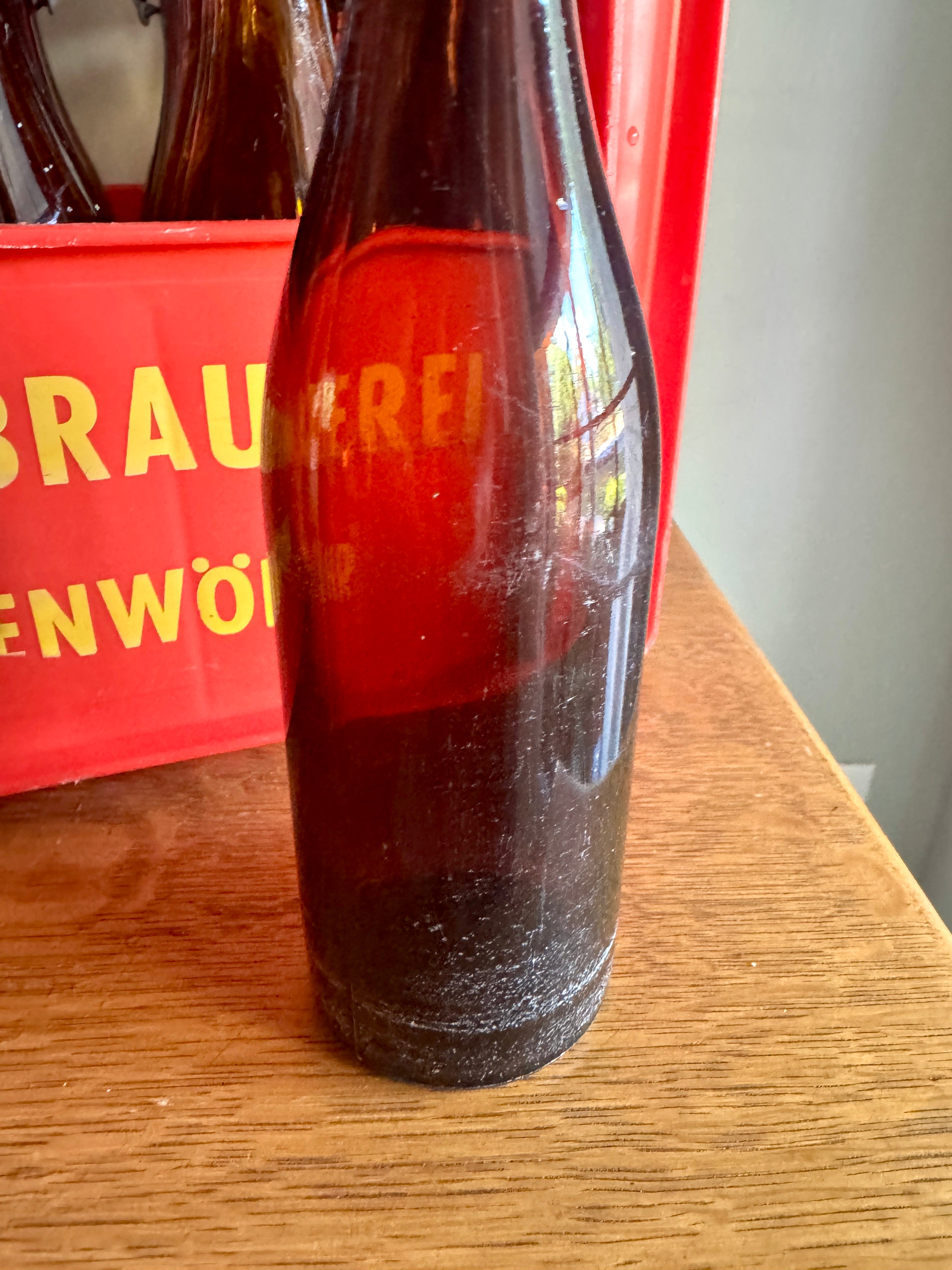 Vtg Löwenbrauerei Grafenwöhr Beer Crate with 20 Flip Top Bottles