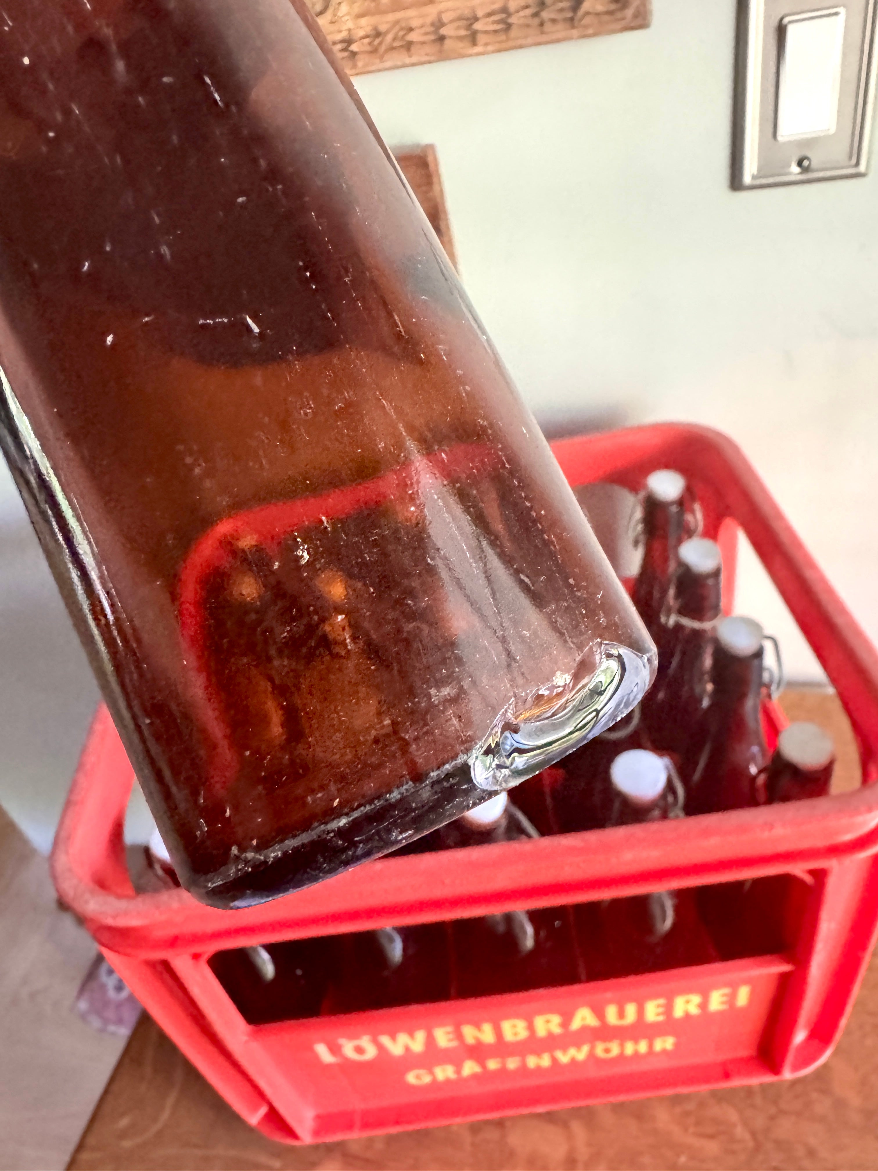 Vtg Löwenbrauerei Grafenwöhr Beer Crate with 20 Flip Top Bottles