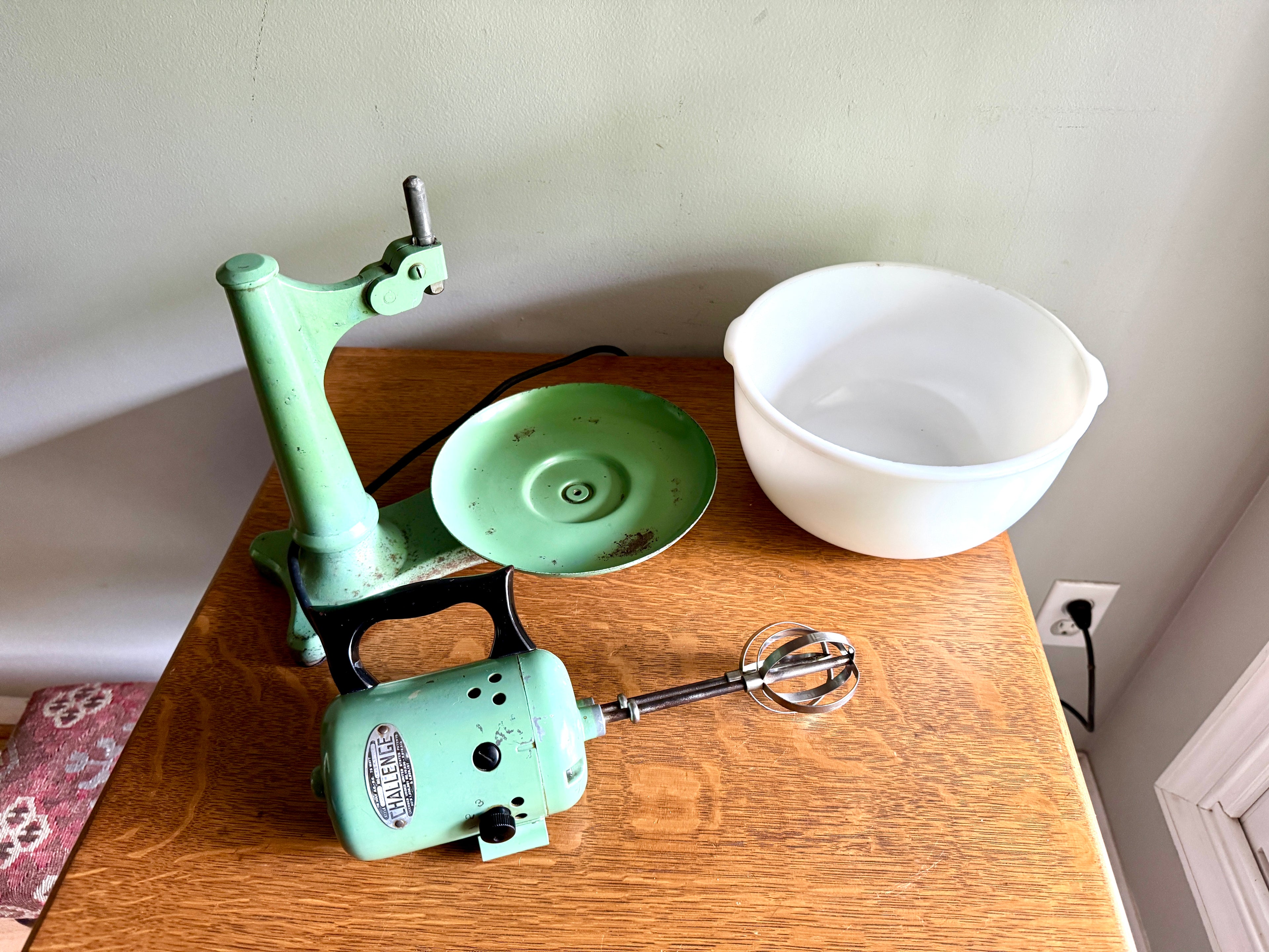 Antique "CHALLENGE" 3 Speed Mixer Stand  ~ 1920's Working #1658 Jadeite Green &  9" Milk Glass Bowl