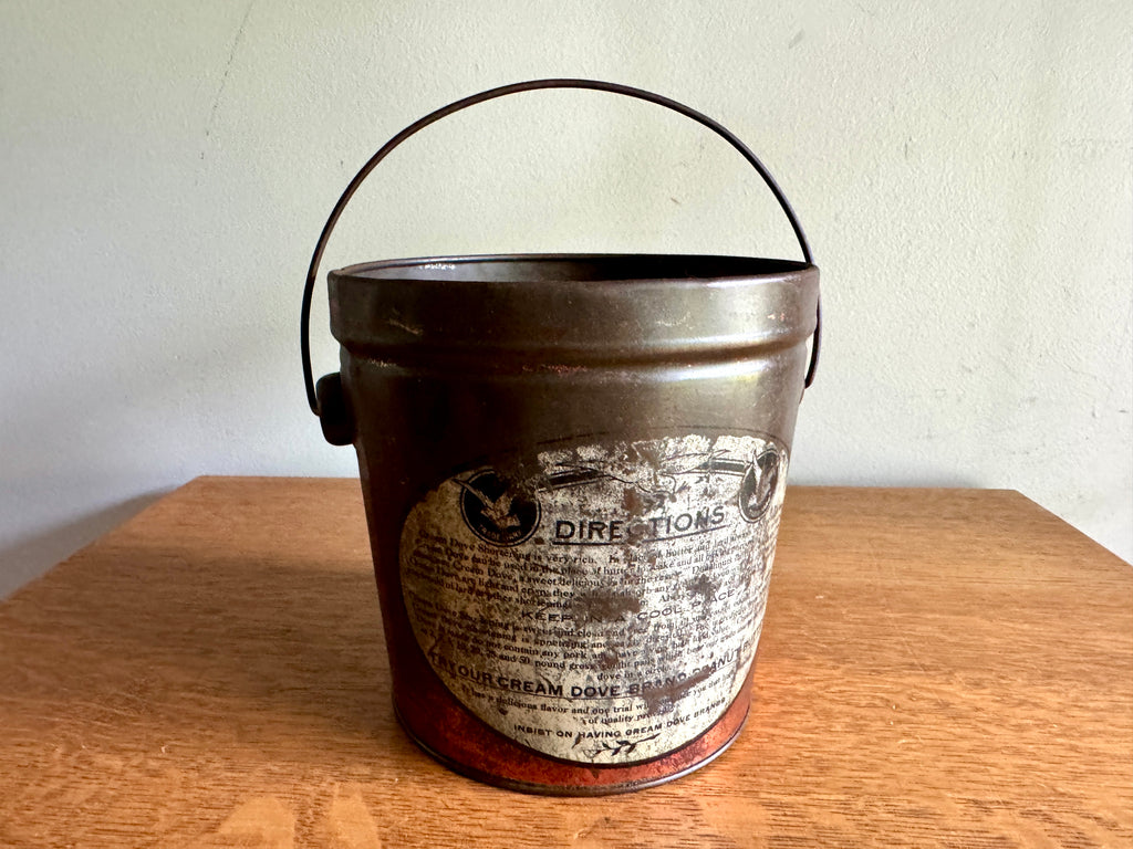 Vtg Distressed Cream Dove Shortening TIn ~ 4.6 Lbs. Cream Dove Tin with Handle