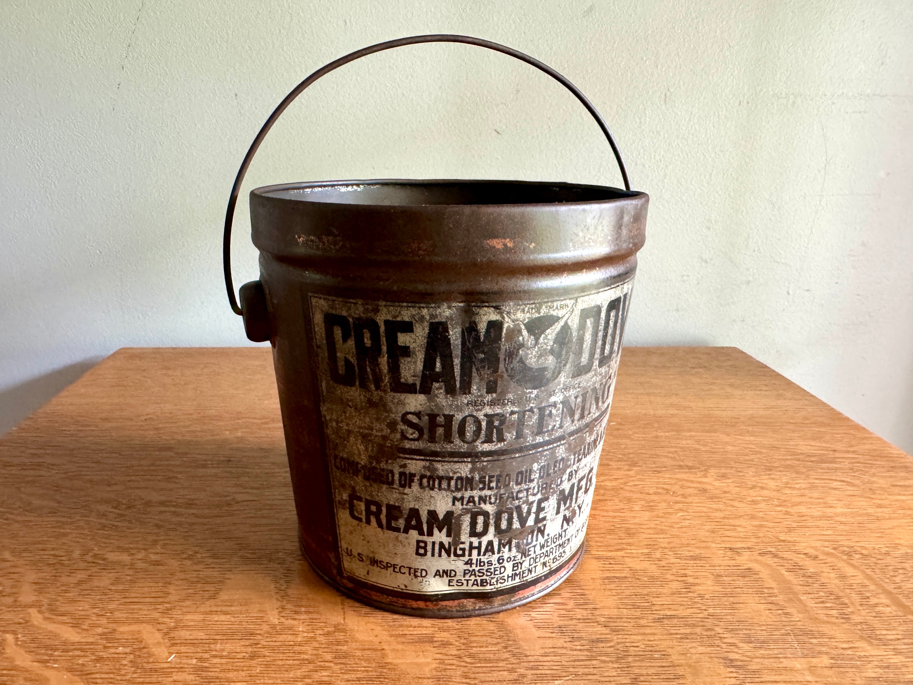 Vtg Distressed Cream Dove Shortening TIn ~ 4.6 Lbs. Cream Dove Tin with Handle
