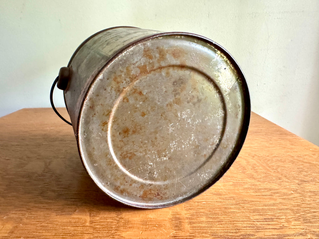 Vtg Distressed Cream Dove Shortening TIn ~ 4.6 Lbs. Cream Dove Tin with Handle