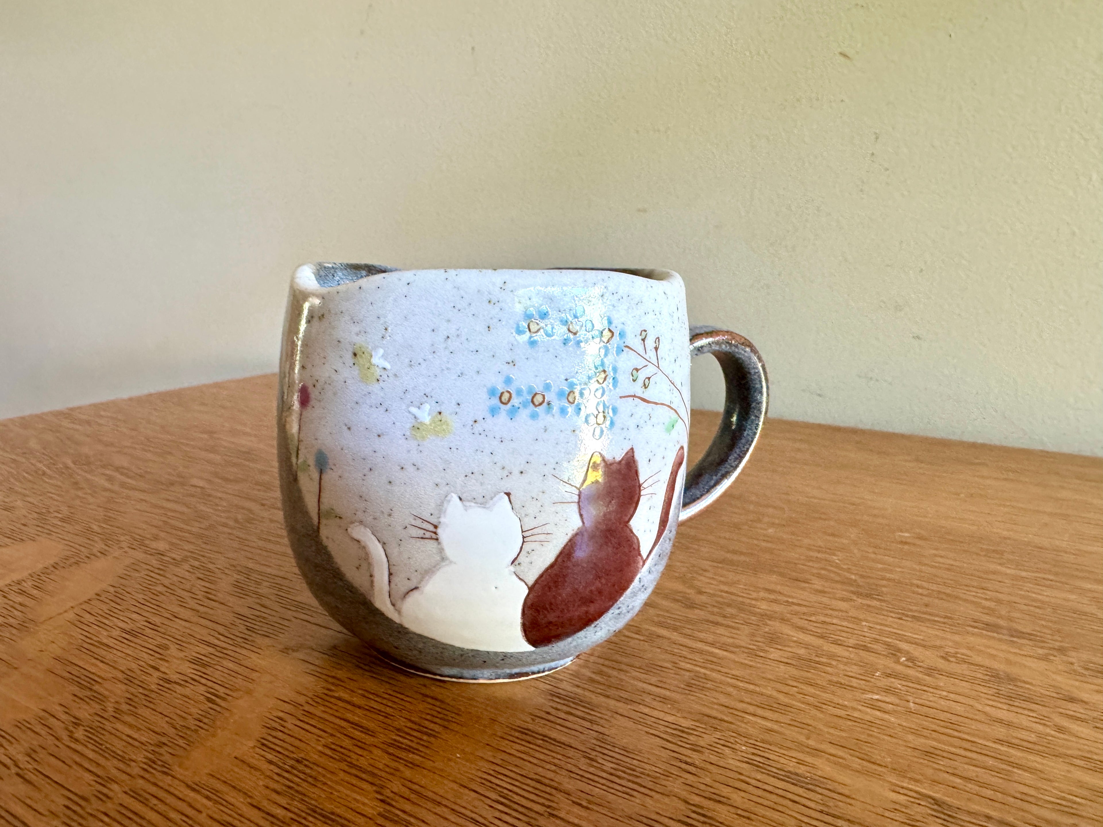 Kutani Yaki(ware) Coffee Mug "Cats In a Sunny Spot" ~ Unique Japanese Cat Coffee Cup