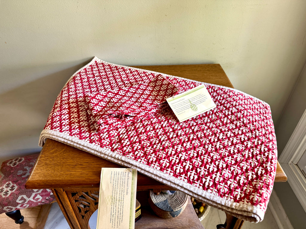 2005 William and Sonoma 4 Cloth Napkins and Matching Table Runner (deadstock)