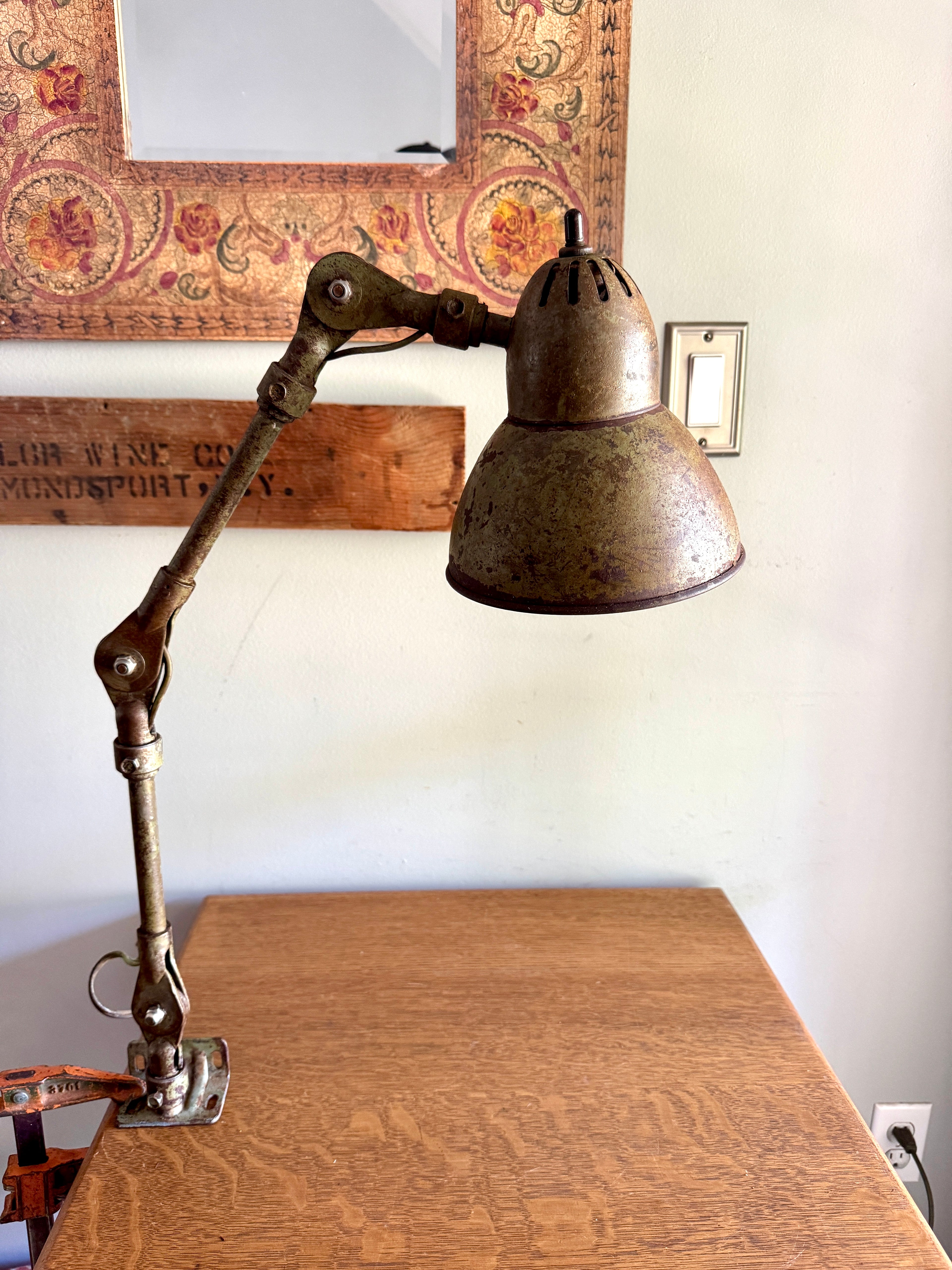 1950s Industrial Screw On Adjustable Task Desk Lamp by Fostoria American Design ~ Distressed Shop Lamp