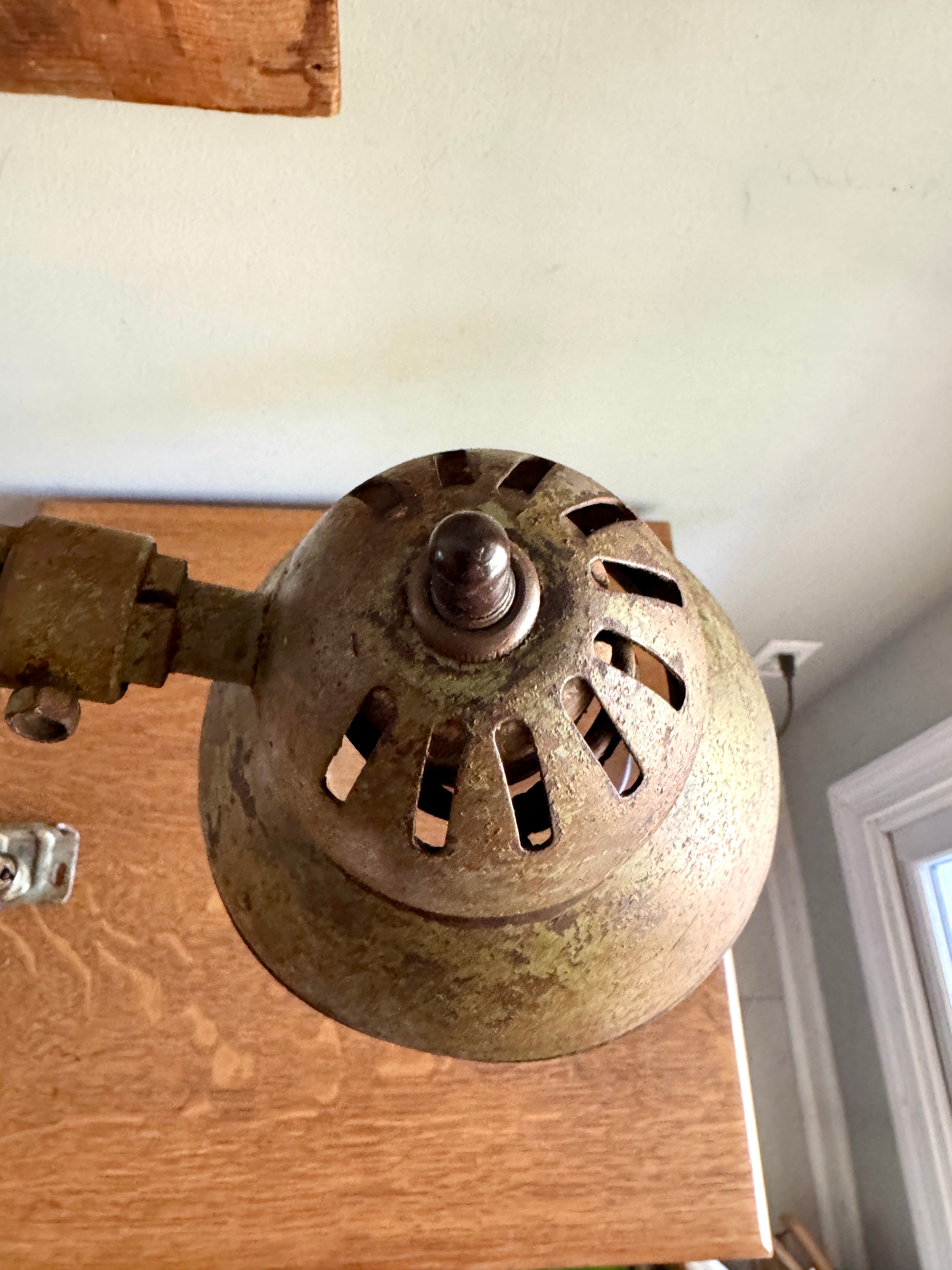 1950s Industrial Screw On Adjustable Task Desk Lamp by Fostoria American Design ~ Distressed Shop Lamp