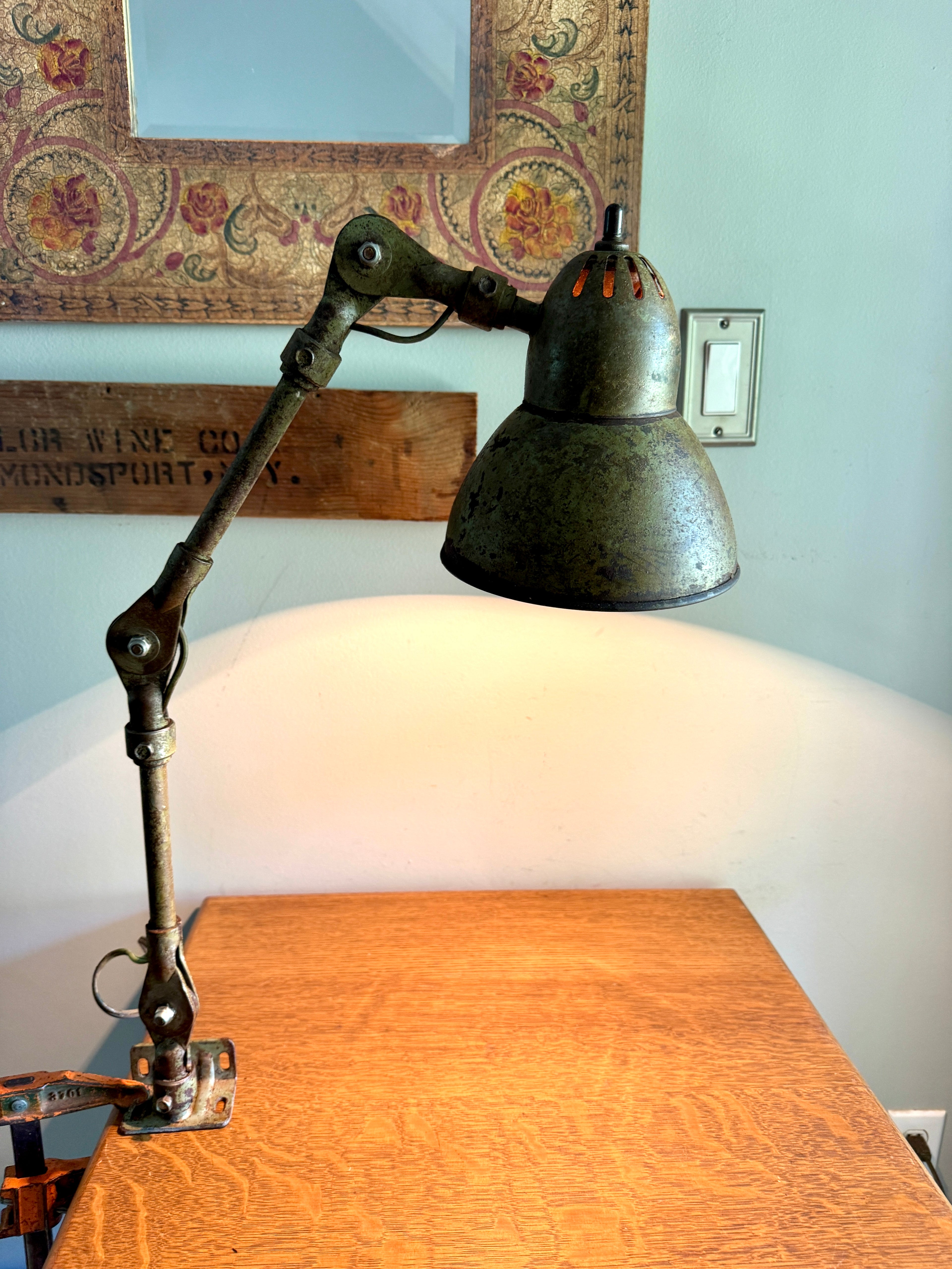 1950s Industrial Screw On Adjustable Task Desk Lamp by Fostoria American Design ~ Distressed Shop Lamp