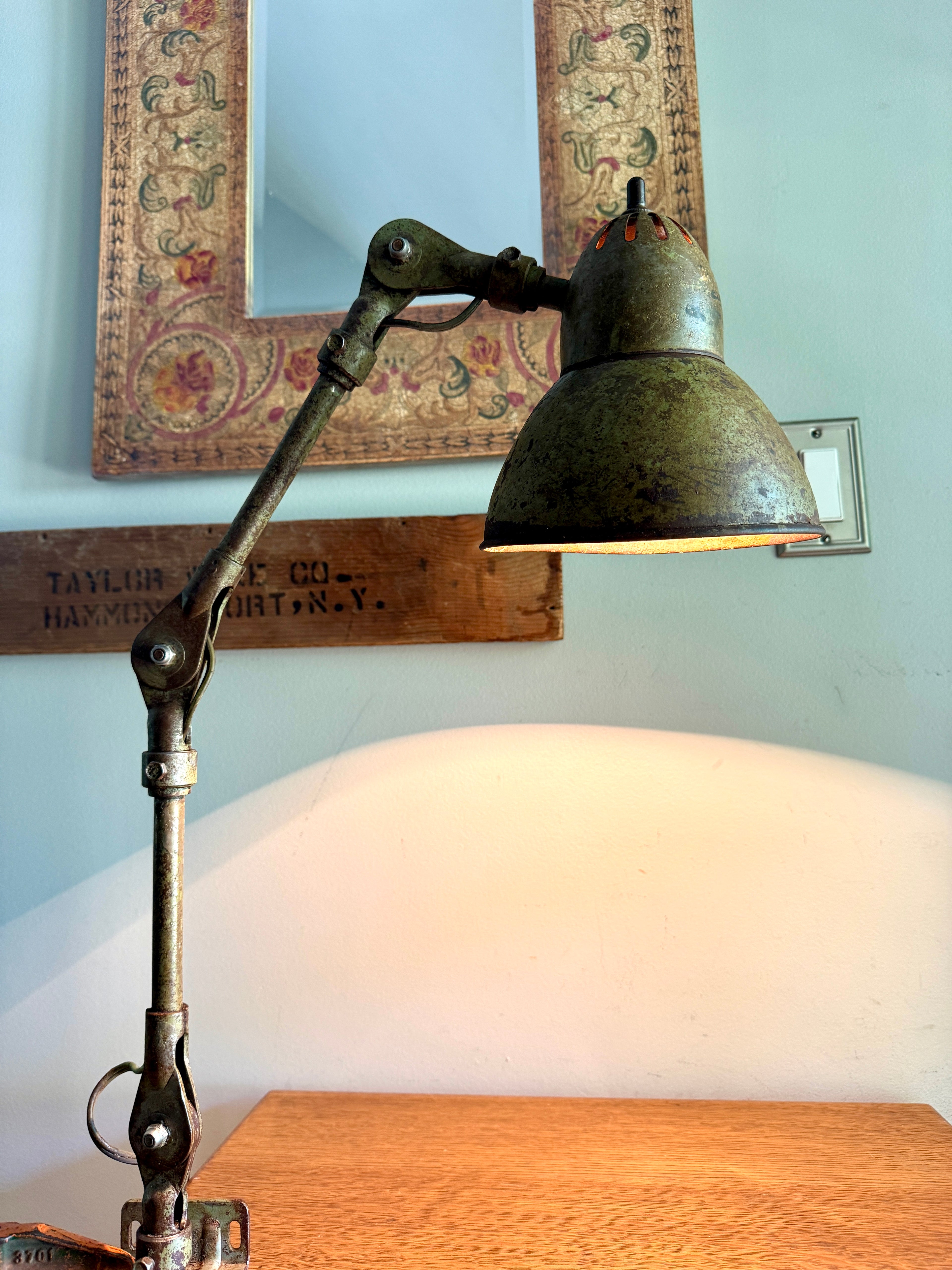 1950s Industrial Screw On Adjustable Task Desk Lamp by Fostoria American Design ~ Distressed Shop Lamp