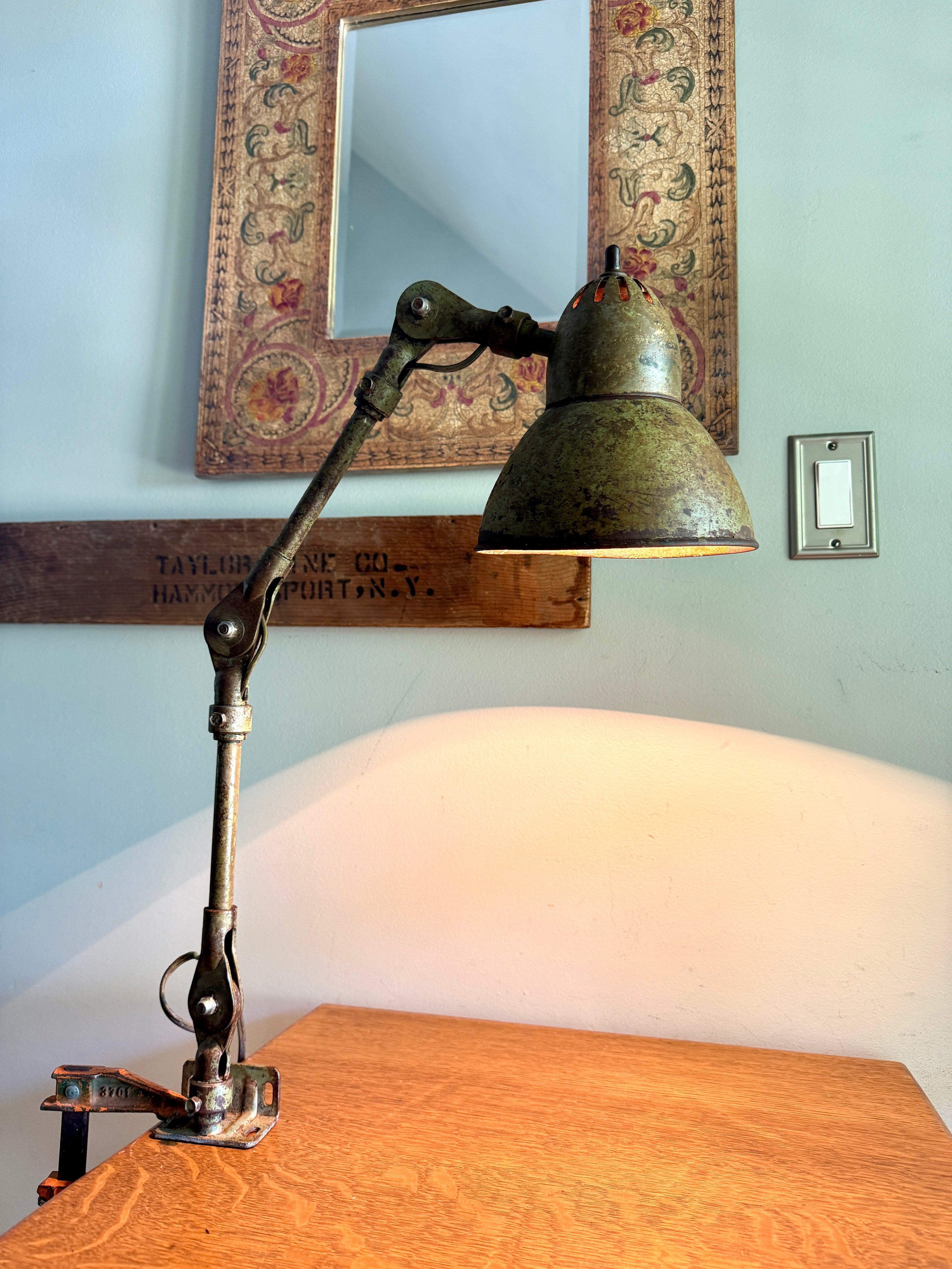 1950s Industrial Screw On Adjustable Task Desk Lamp by Fostoria American Design ~ Distressed Shop Lamp
