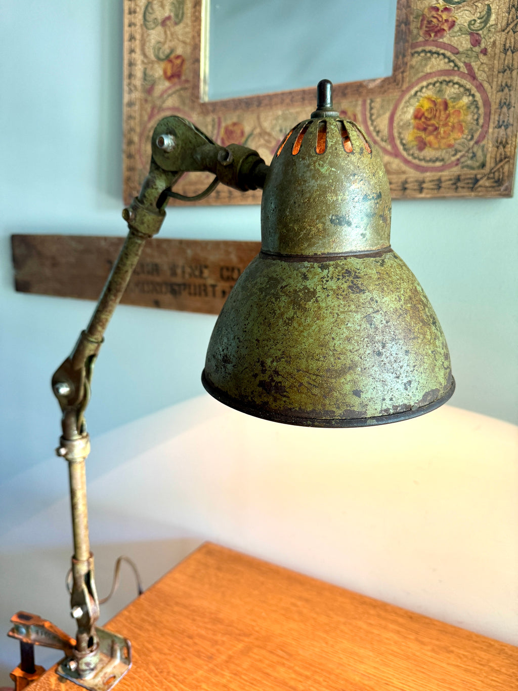 1950s Industrial Screw On Adjustable Task Desk Lamp by Fostoria American Design ~ Distressed Shop Lamp