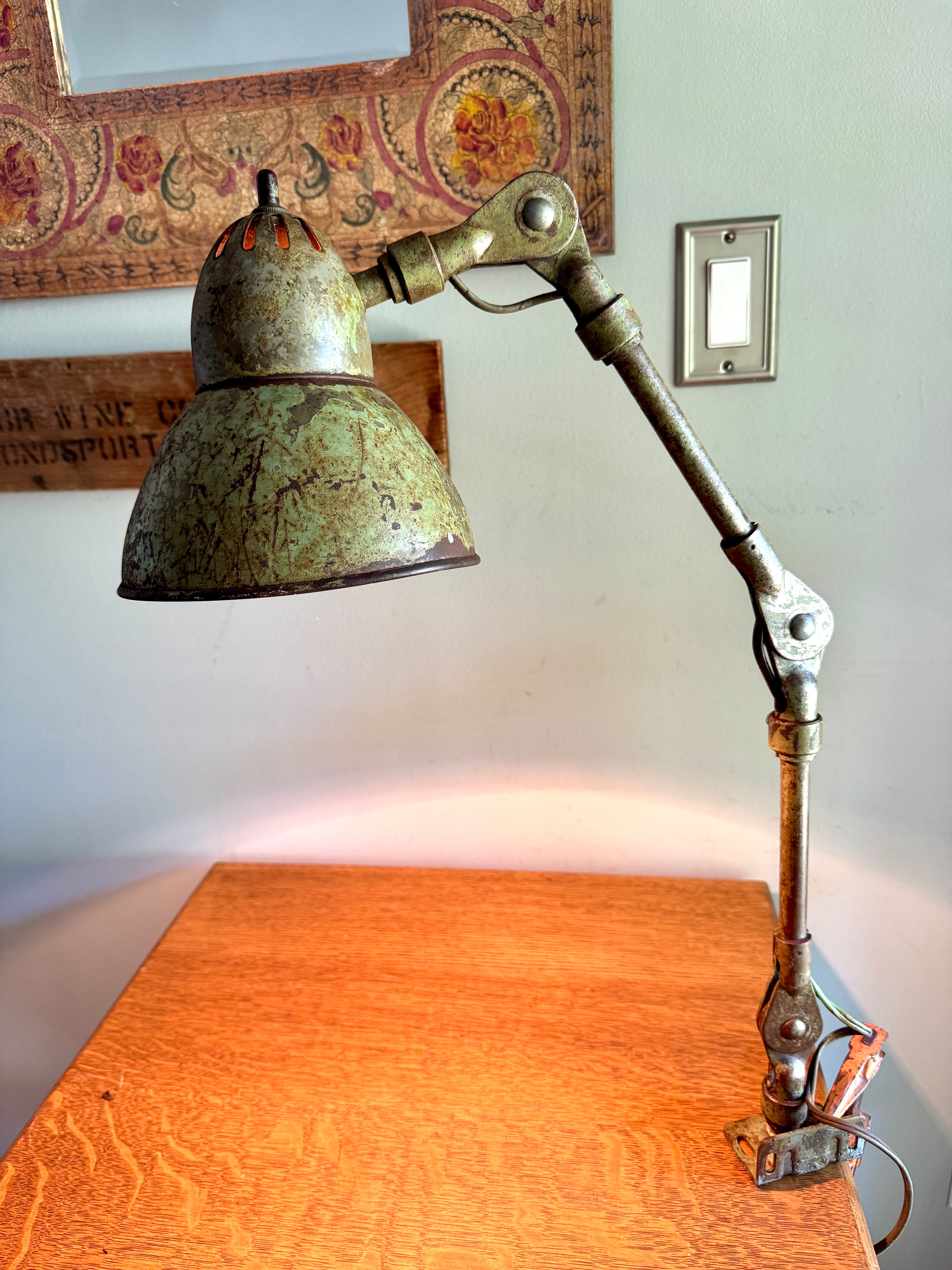 1950s Industrial Screw On Adjustable Task Desk Lamp by Fostoria American Design ~ Distressed Shop Lamp