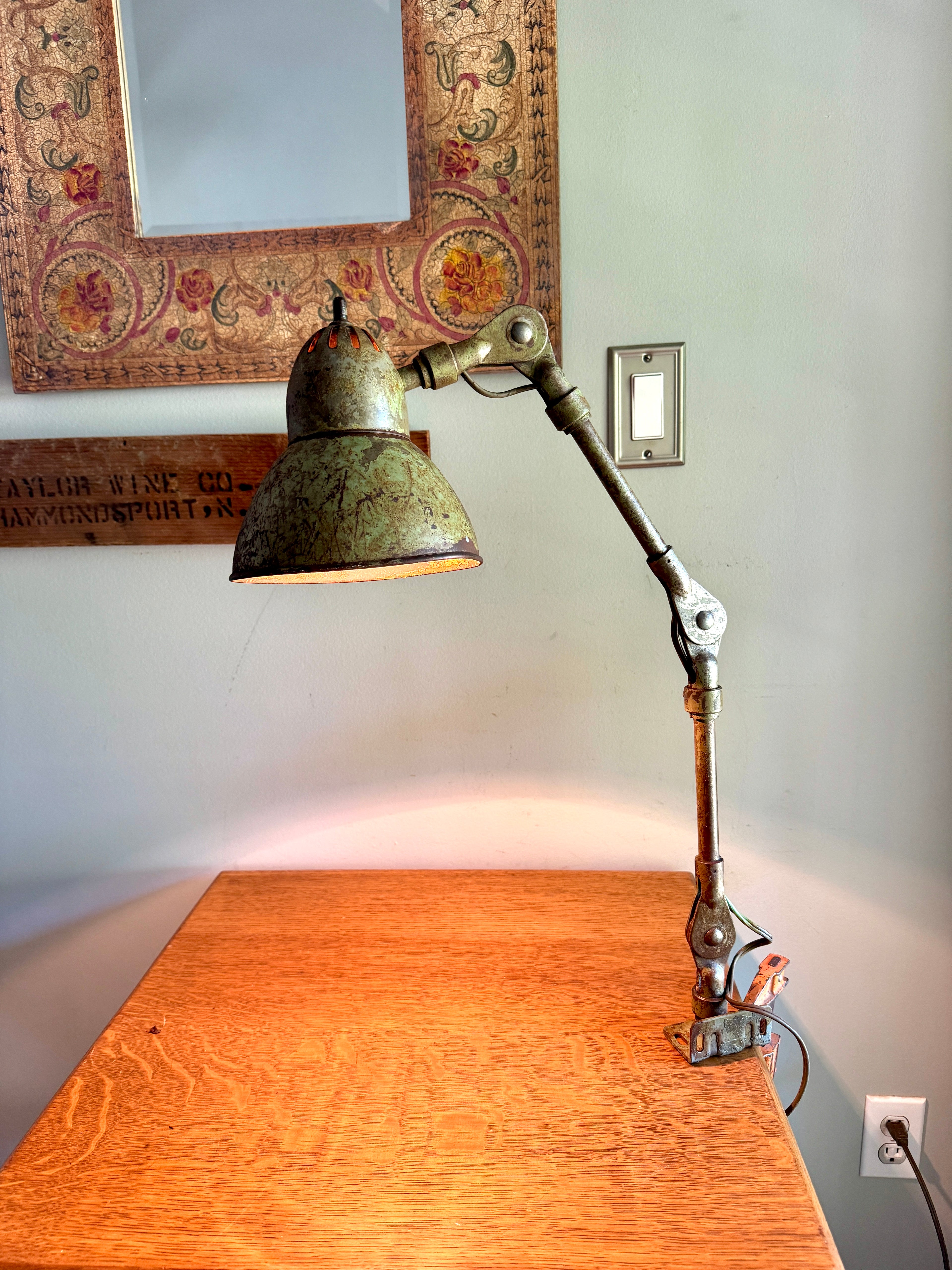 1950s Industrial Screw On Adjustable Task Desk Lamp by Fostoria American Design ~ Distressed Shop Lamp