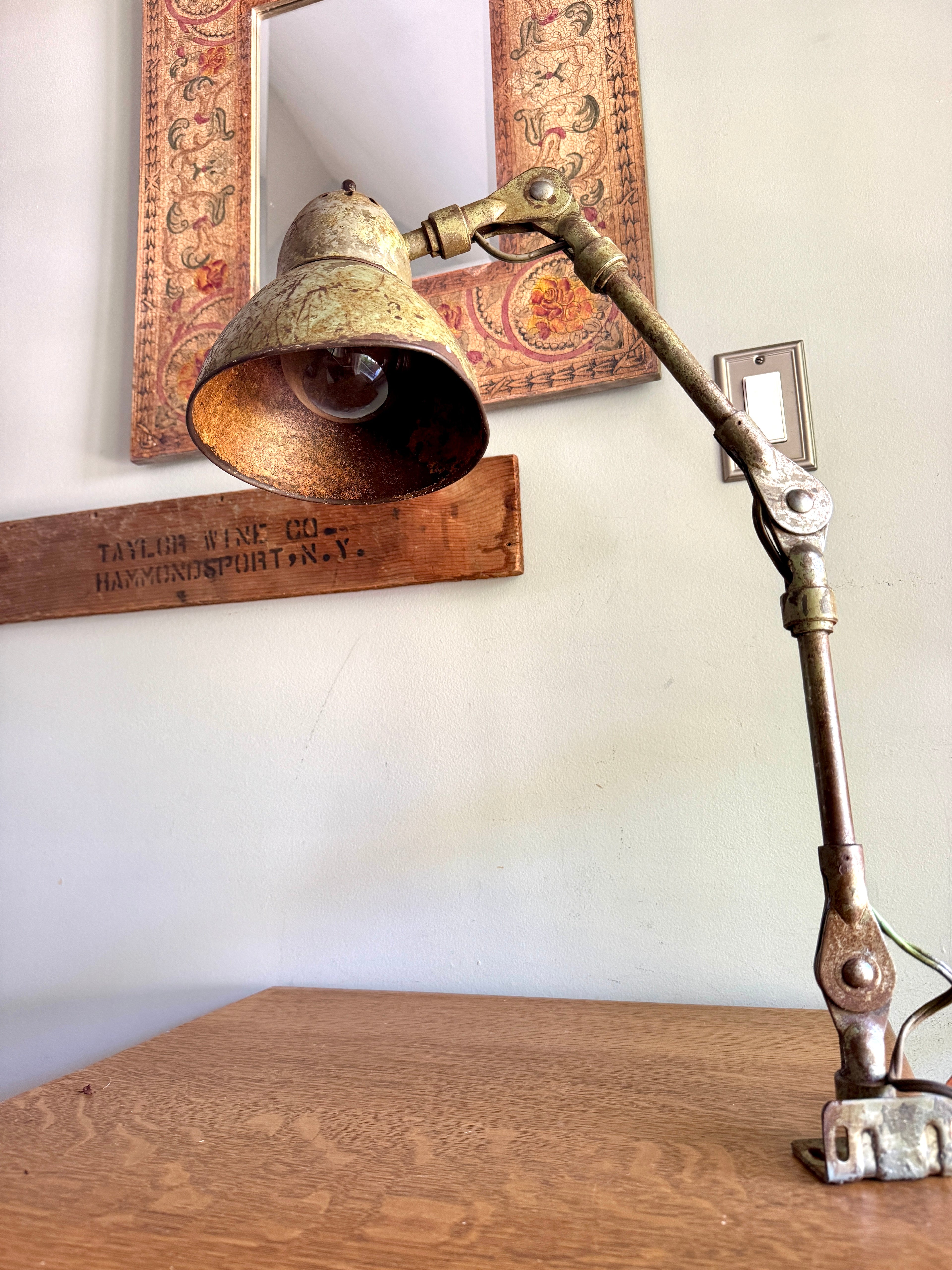 1950s Industrial Screw On Adjustable Task Desk Lamp by Fostoria American Design ~ Distressed Shop Lamp