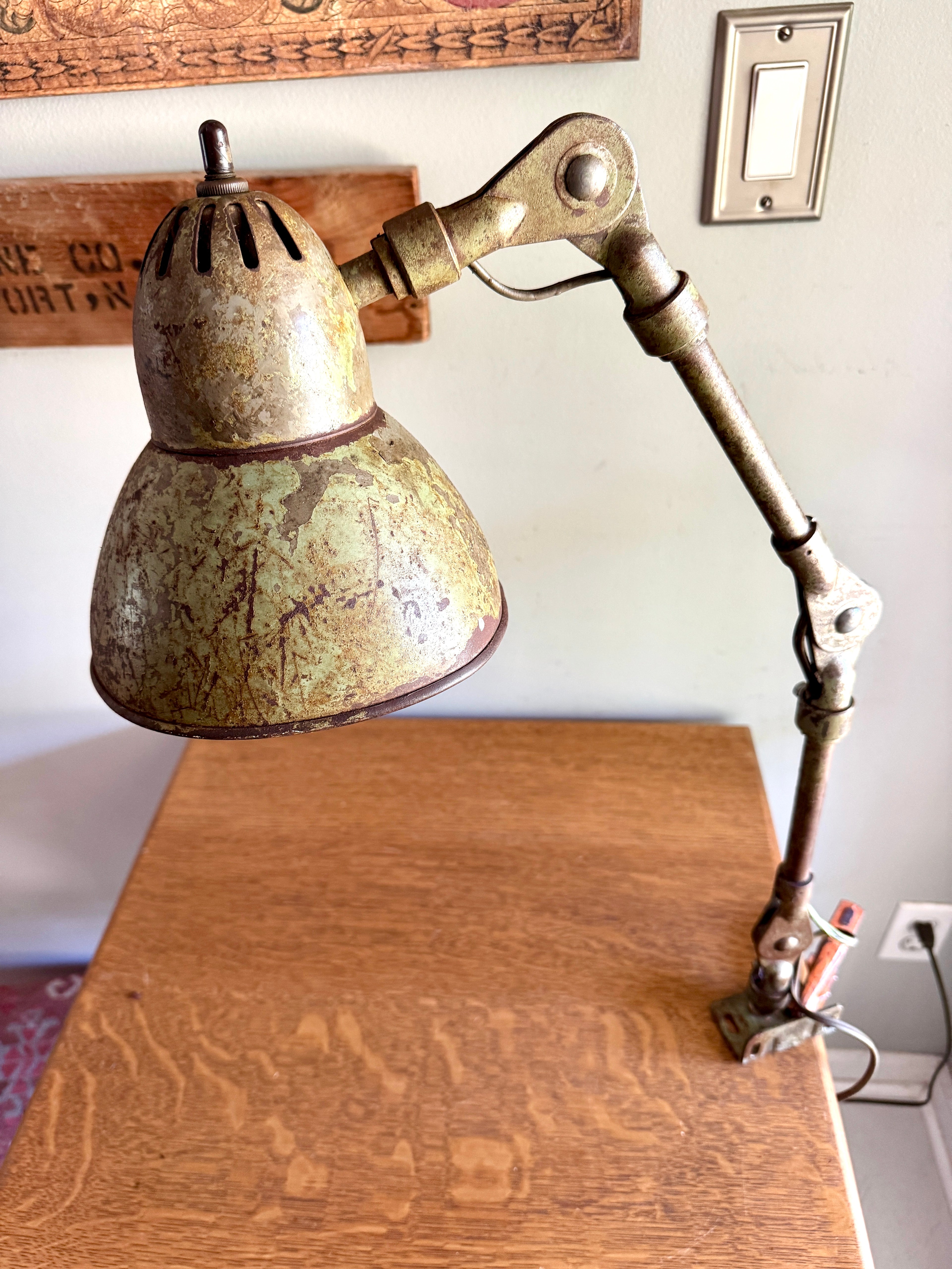 1950s Industrial Screw On Adjustable Task Desk Lamp by Fostoria American Design ~ Distressed Shop Lamp