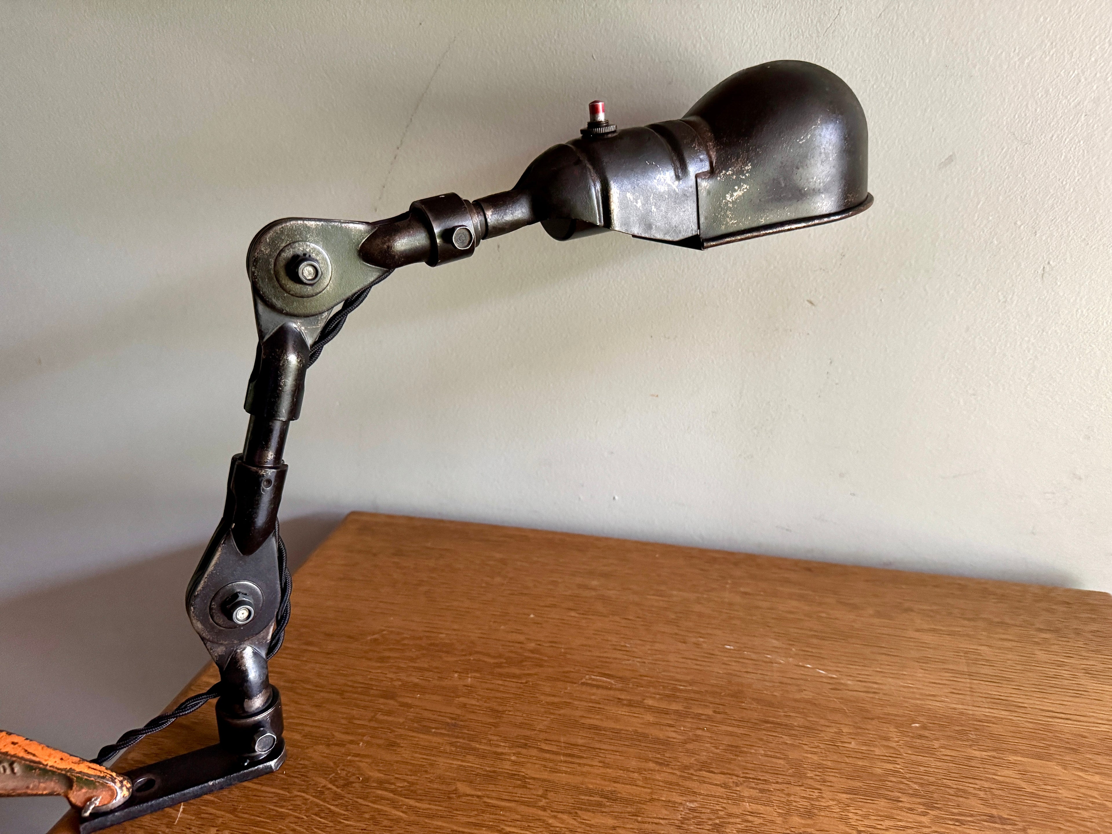 1930s Industrial Screw On Adjustable Task Desk Lamp by Fostoria American Design ~ Distressed Shop Lamp