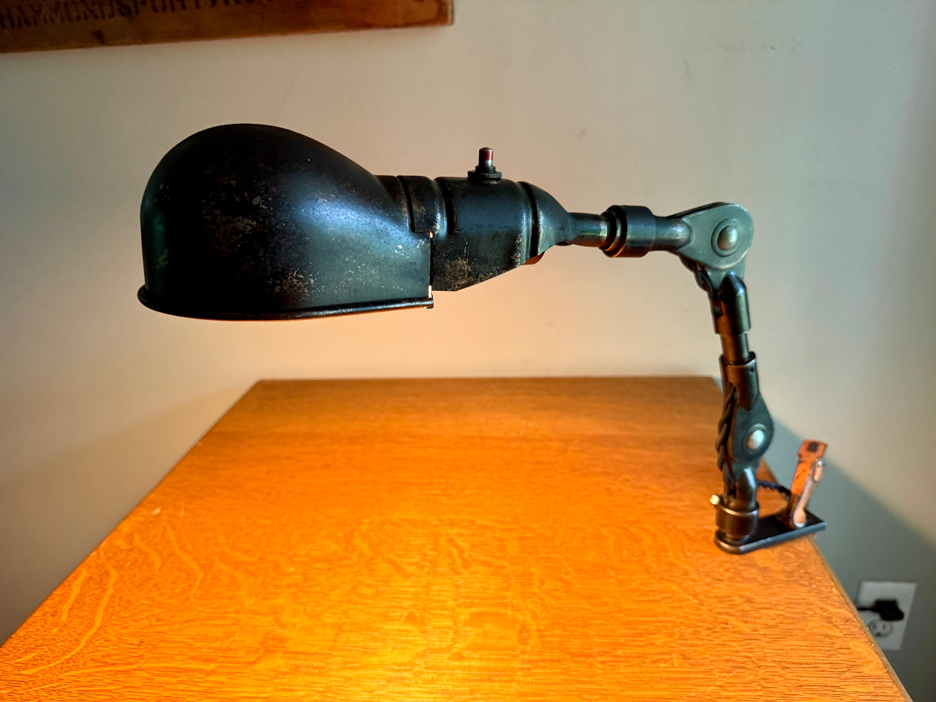 1930s Industrial Screw On Adjustable Task Desk Lamp by Fostoria American Design ~ Distressed Shop Lamp