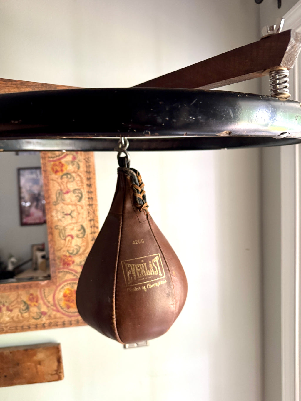 Vtg Everlast Wood Frame and RIng Speed Bag ~ Everlast Leather Speed Bag
