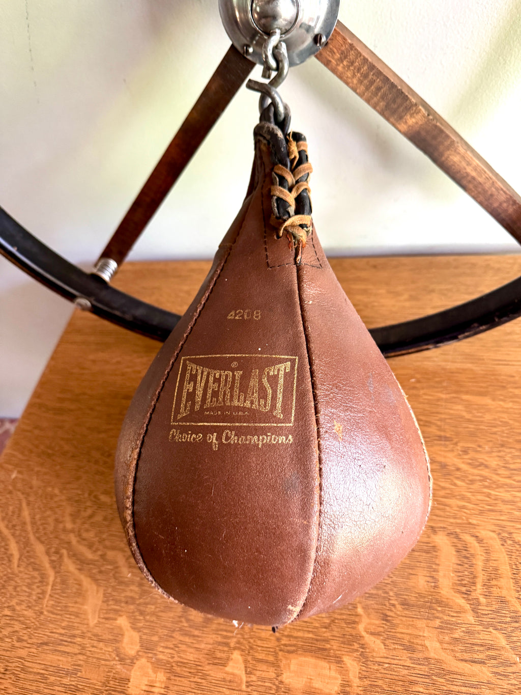 Vtg Everlast Wood Frame and RIng Speed Bag ~ Everlast Leather Speed Bag