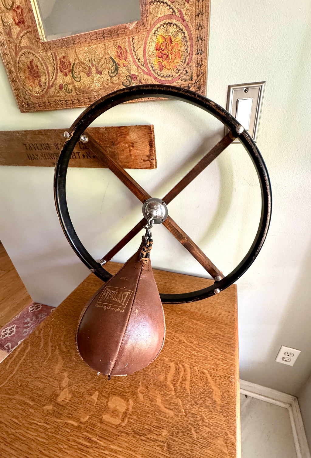 Vtg Everlast Wood Frame and RIng Speed Bag ~ Everlast Leather Speed Bag