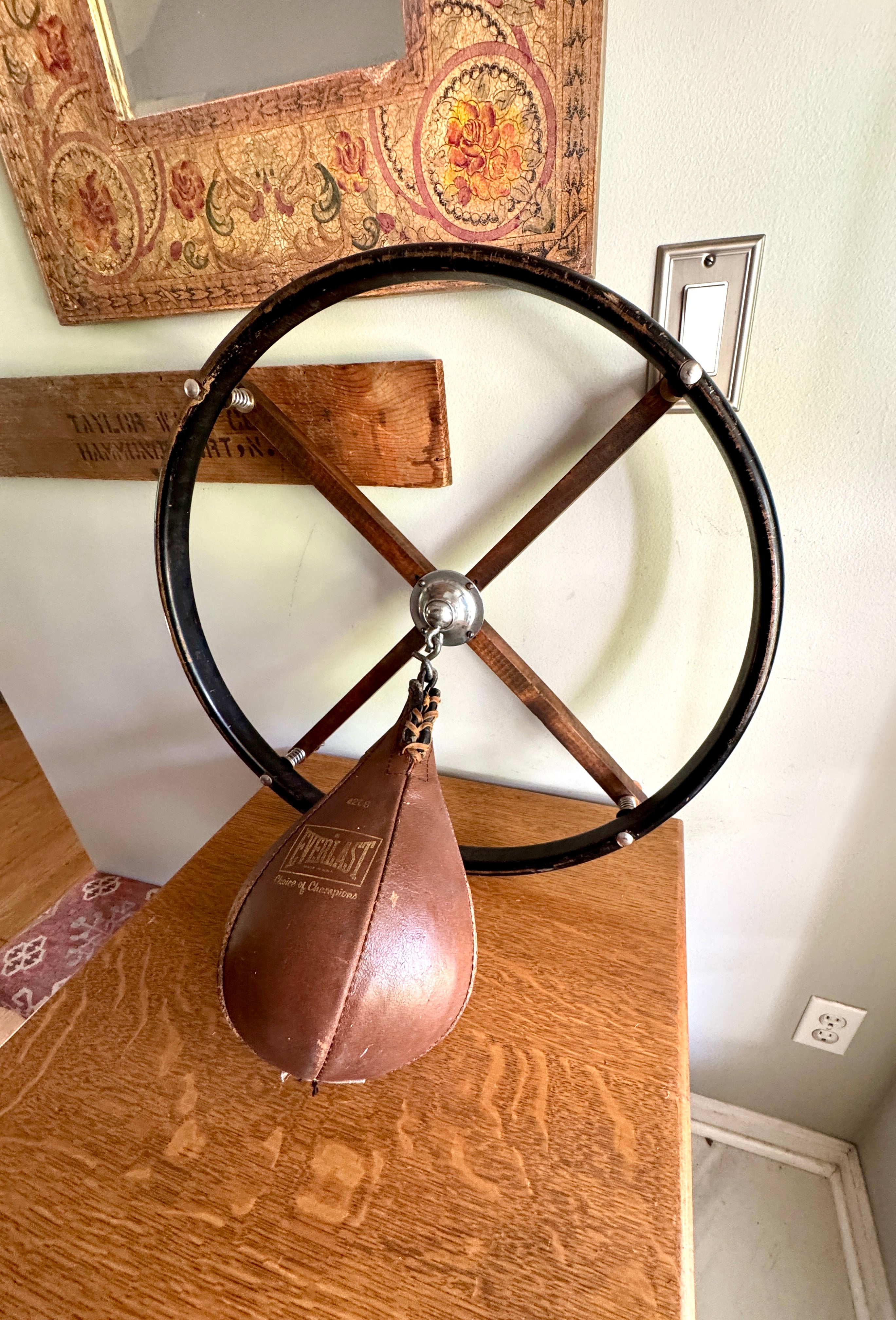 Vtg Everlast Wood Frame and RIng Speed Bag ~ Everlast Leather Speed Bag