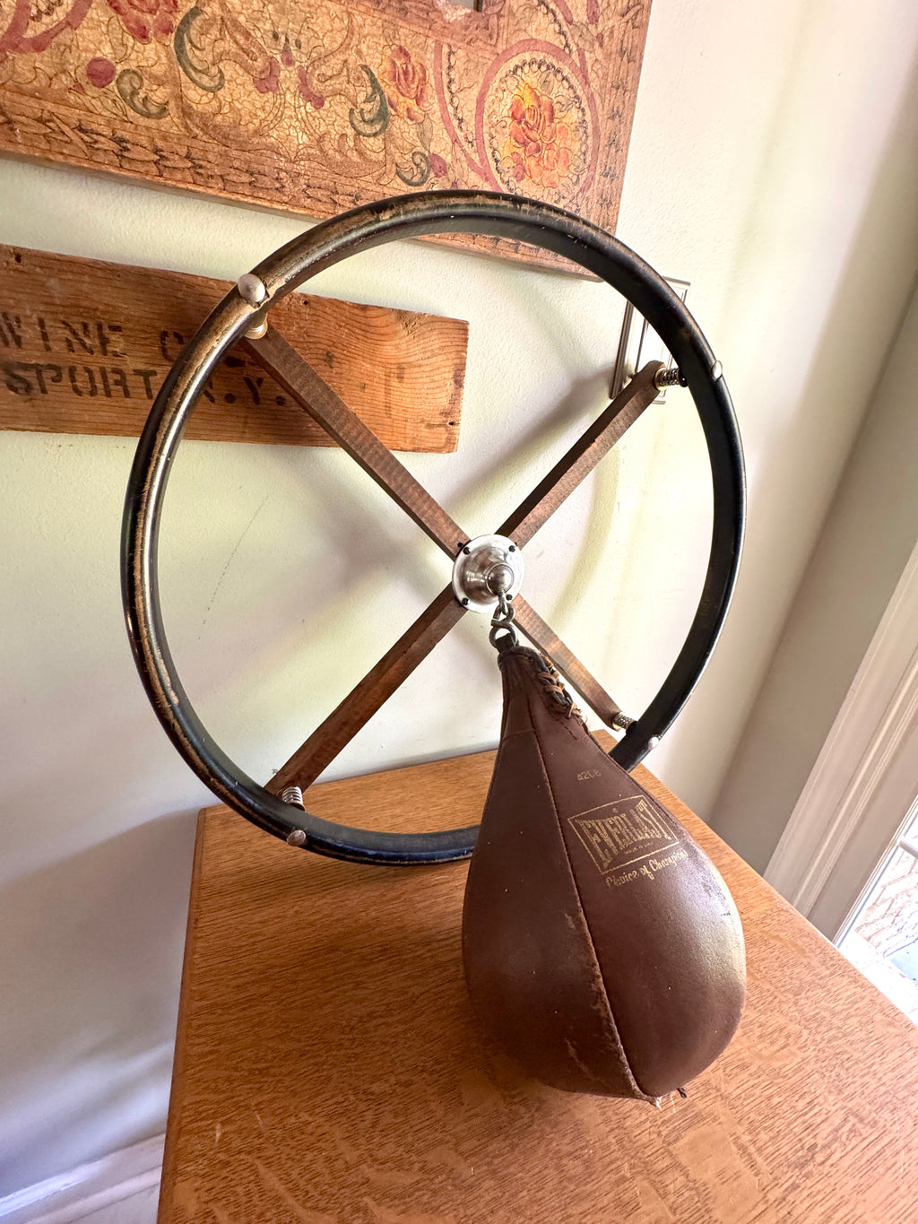 Vtg Everlast Wood Frame and RIng Speed Bag ~ Everlast Leather Speed Bag