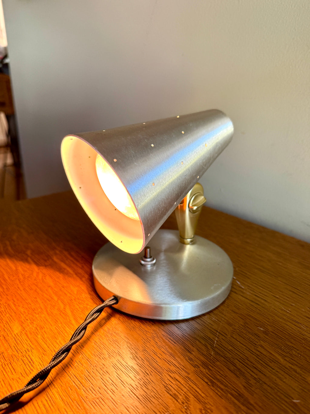 Vtg Mid-Century Modern Swivel Cone Wall Light Lamp Sconce ~ Silver tone Mcm Wall Sconce