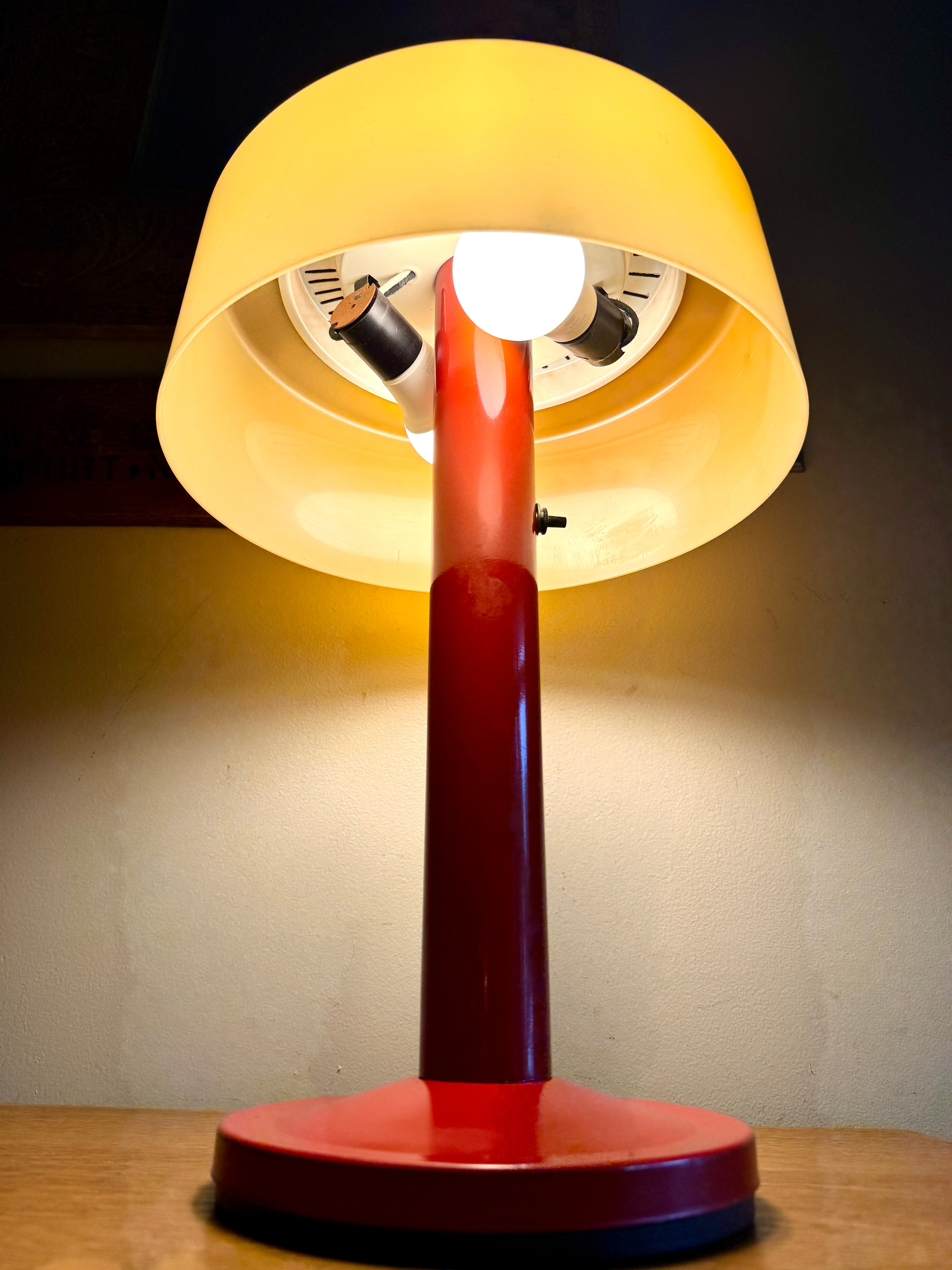 Vtg Red 1970s Plastic Metal Mobilite Lamp ~ Mid Century Modern Mobilite Desk Lamp