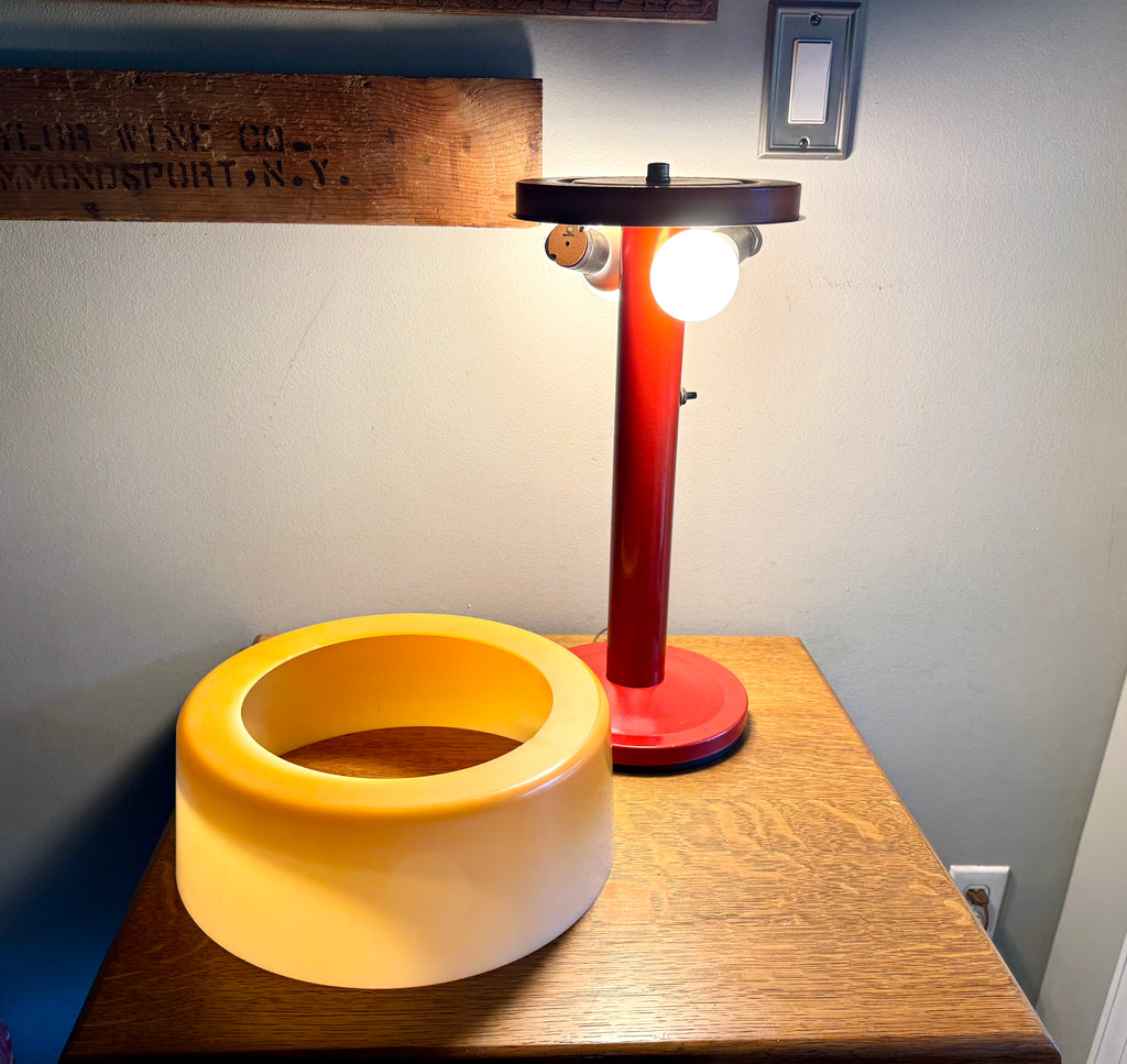 Vtg Red 1970s Plastic Metal Mobilite Lamp ~ Mid Century Modern Mobilite Desk Lamp