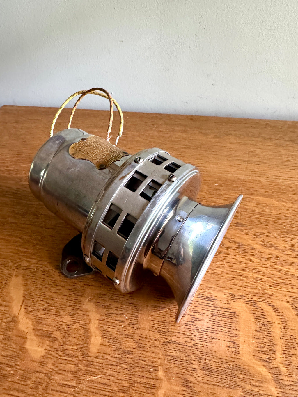 Early Persons Majestic Mfg Co. Electric Siren ~ Chrome Persons Majestic 12v Siren
