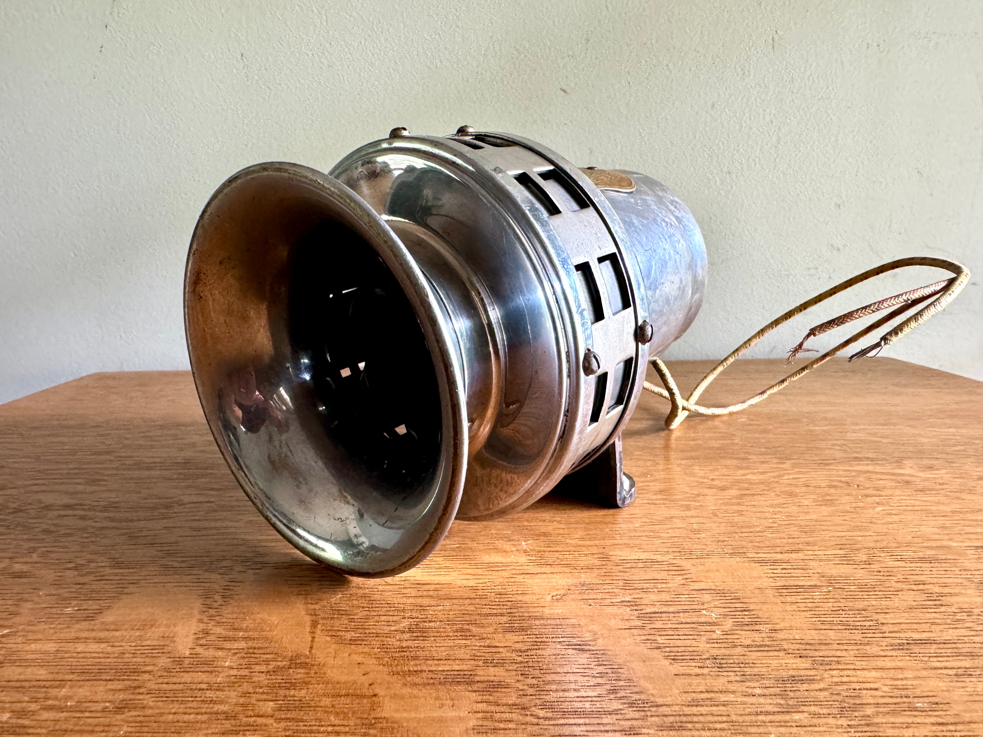 Early Persons Majestic Mfg Co. Electric Siren ~ Chrome Persons Majestic 12v Siren