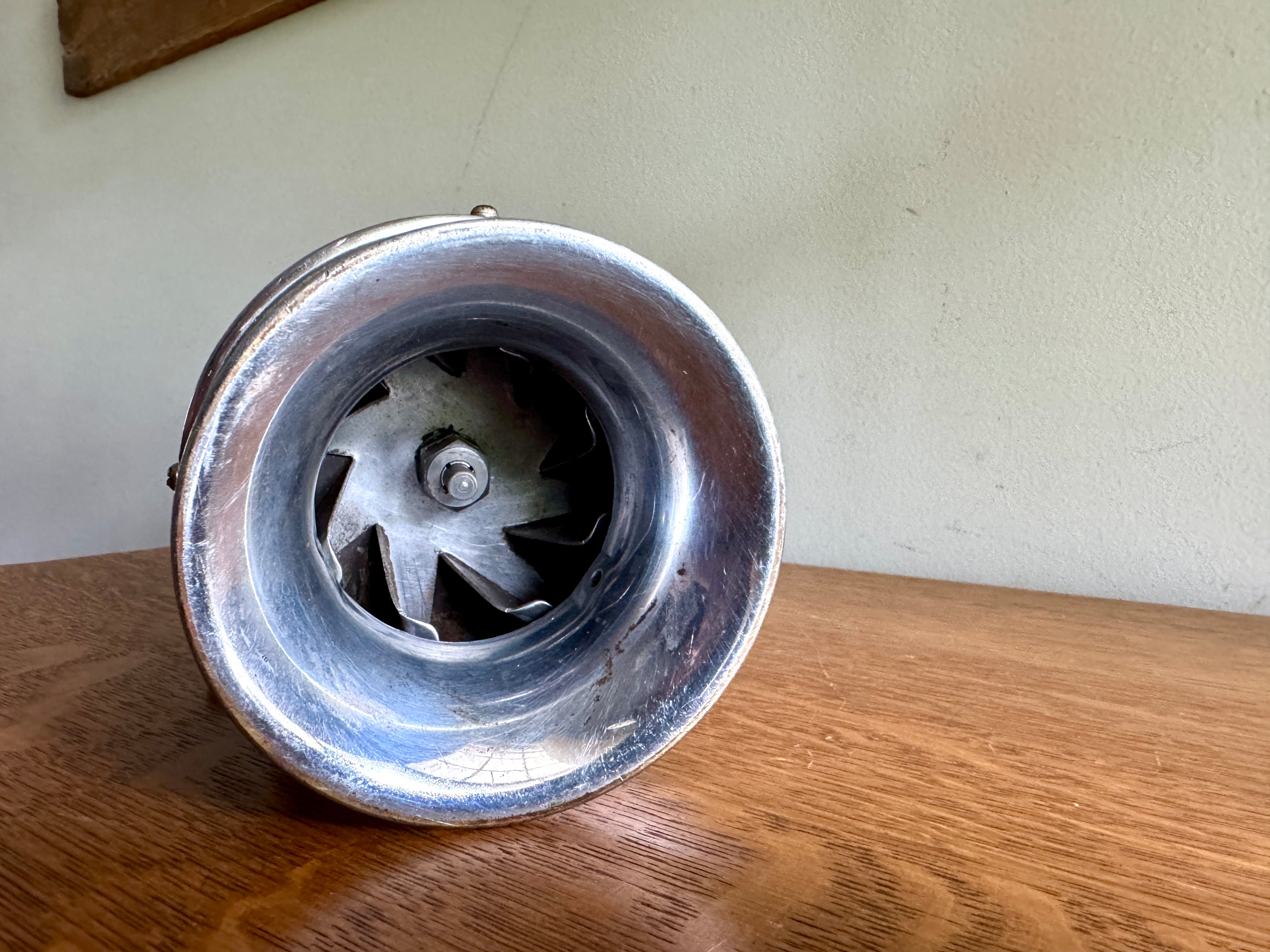 Early Persons Majestic Mfg Co. Electric Siren ~ Chrome Persons Majestic 12v Siren