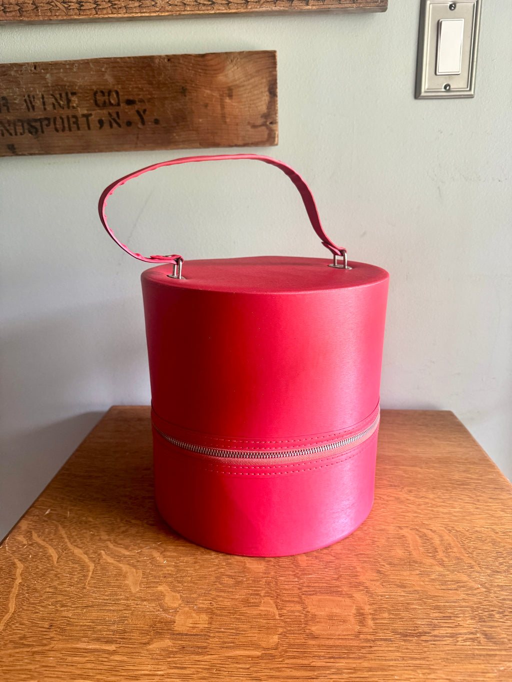 Vtg Red Round Hat/Wig Box ~ Red Hat Case ~ Round Train Case