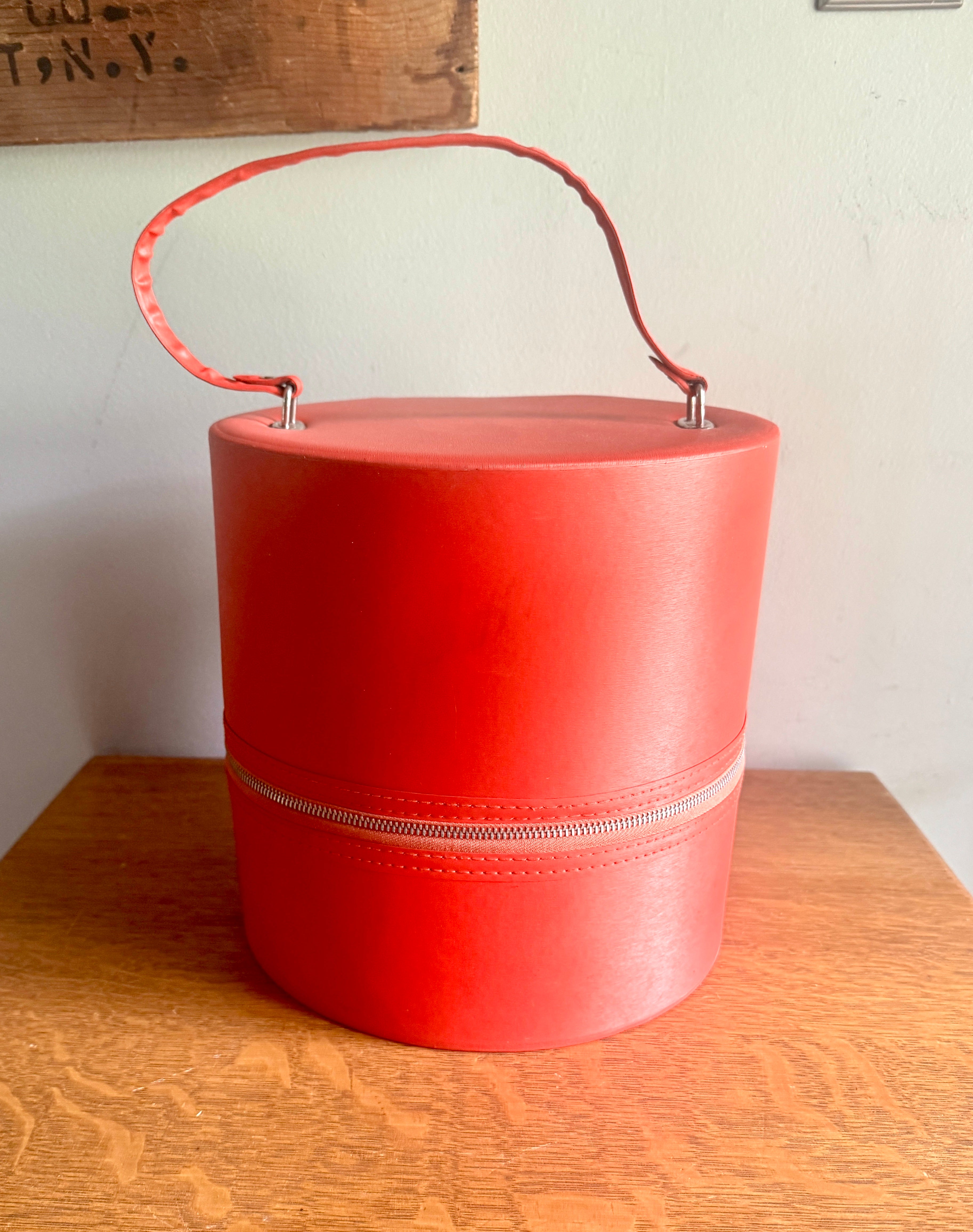 Vtg Red Round Hat/Wig Box ~ Red Hat Case ~ Round Train Case