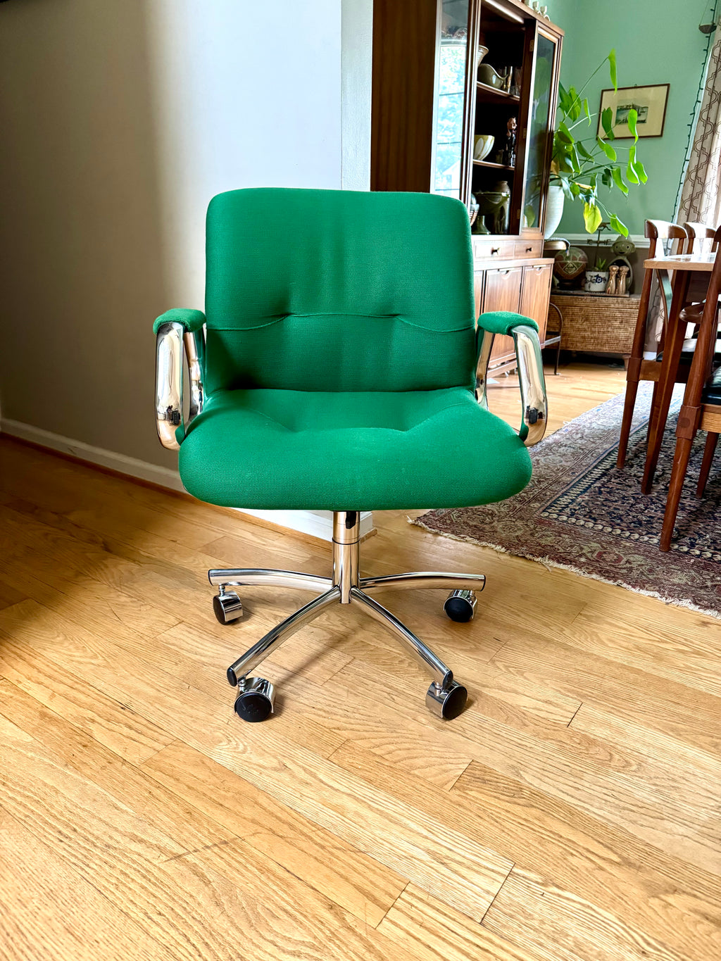 Vintage MCM Steelcase Desk Chair | Green MCM Swivel Chair | Steelcase Rolling Padded Office Chair | 80's Adjustable Executive Swivel Chair