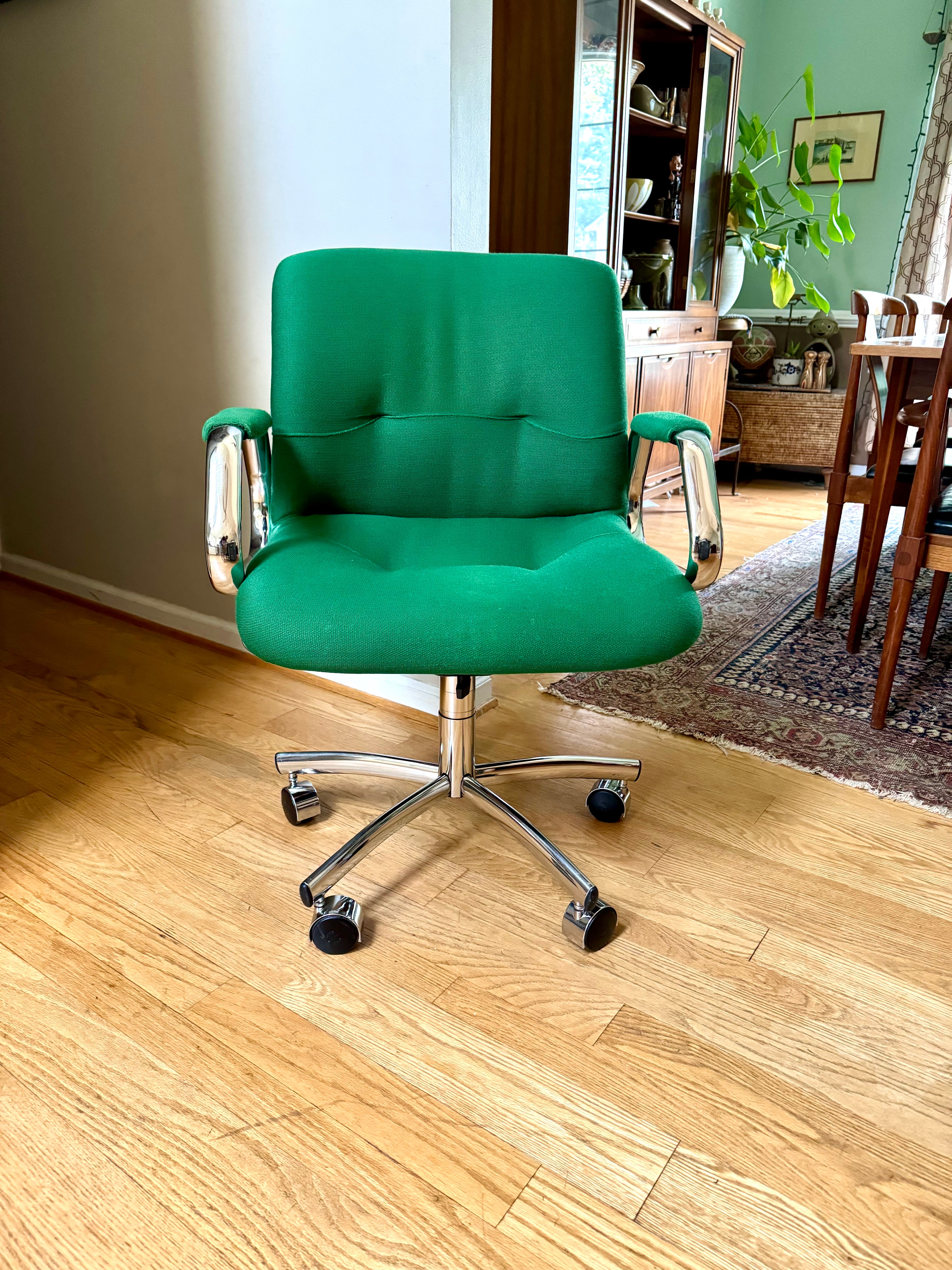 Vintage MCM Steelcase Desk Chair | Green MCM Swivel Chair | Steelcase Rolling Padded Office Chair | 80's Adjustable Executive Swivel Chair