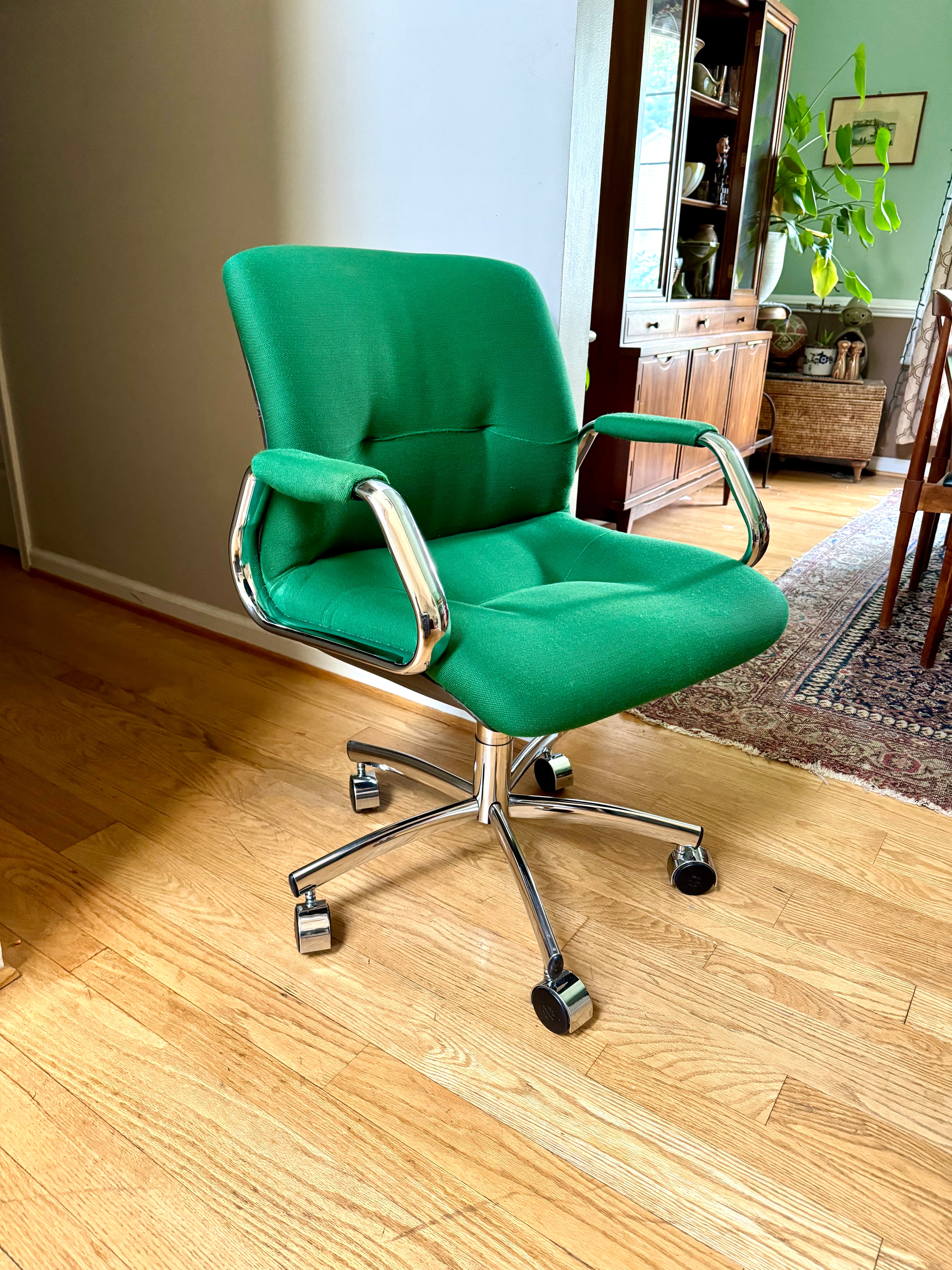 Vintage MCM Steelcase Desk Chair | Green MCM Swivel Chair | Steelcase Rolling Padded Office Chair | 80's Adjustable Executive Swivel Chair