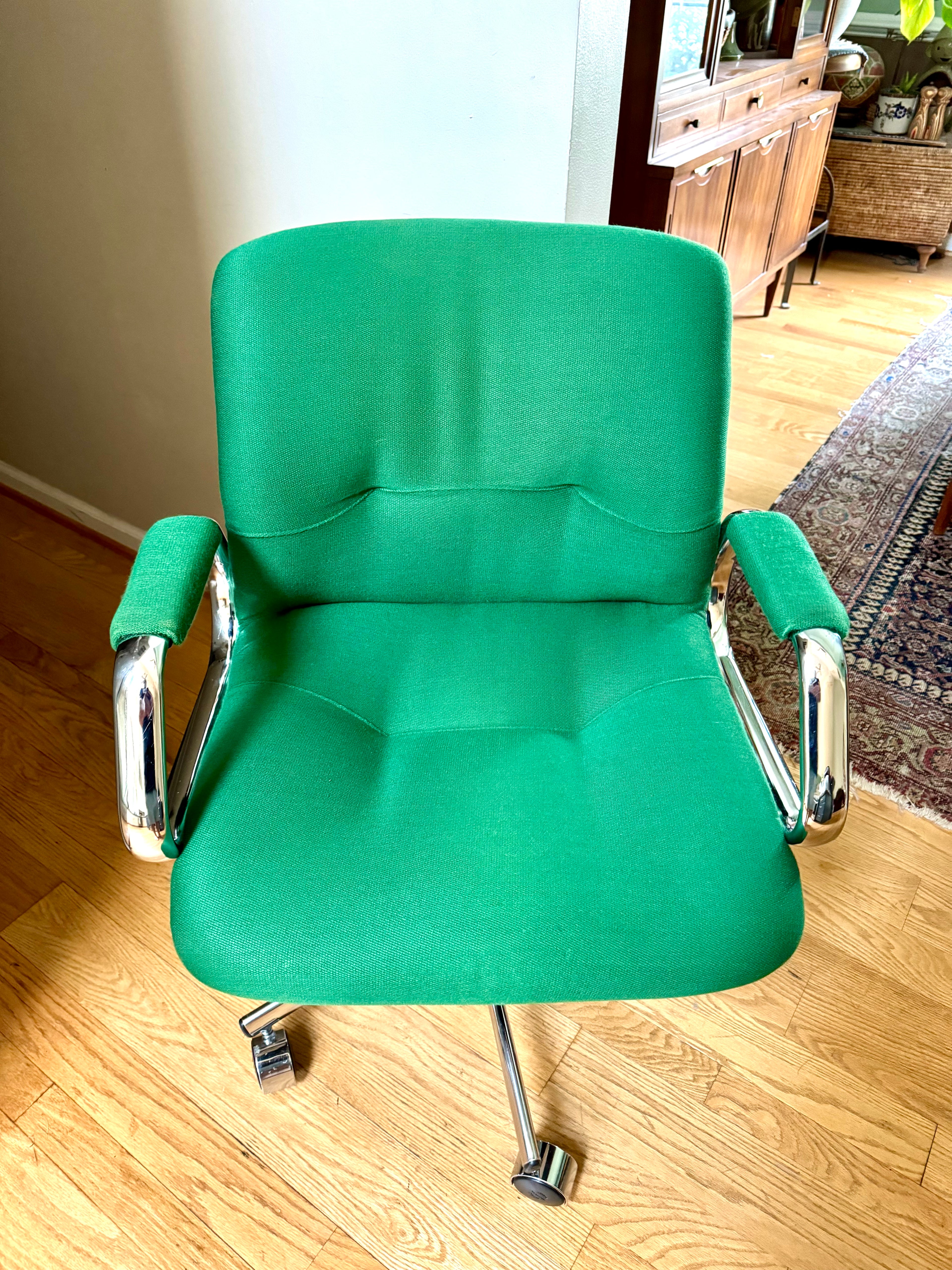 Vintage MCM Steelcase Desk Chair | Green MCM Swivel Chair | Steelcase Rolling Padded Office Chair | 80's Adjustable Executive Swivel Chair