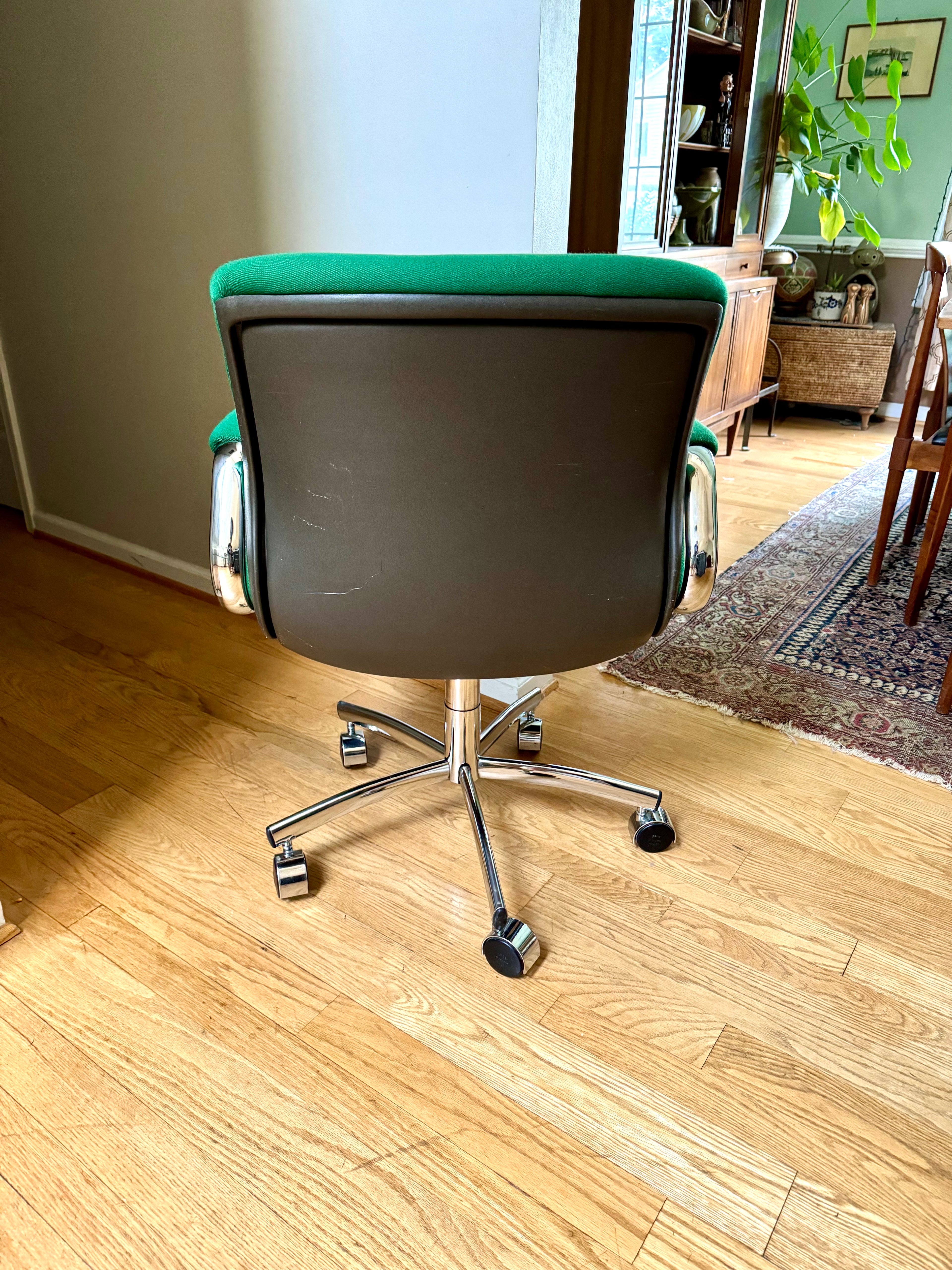 Vintage MCM Steelcase Desk Chair | Green MCM Swivel Chair | Steelcase Rolling Padded Office Chair | 80's Adjustable Executive Swivel Chair
