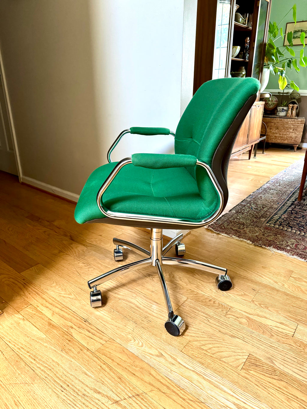 Vintage MCM Steelcase Desk Chair | Green MCM Swivel Chair | Steelcase Rolling Padded Office Chair | 80's Adjustable Executive Swivel Chair