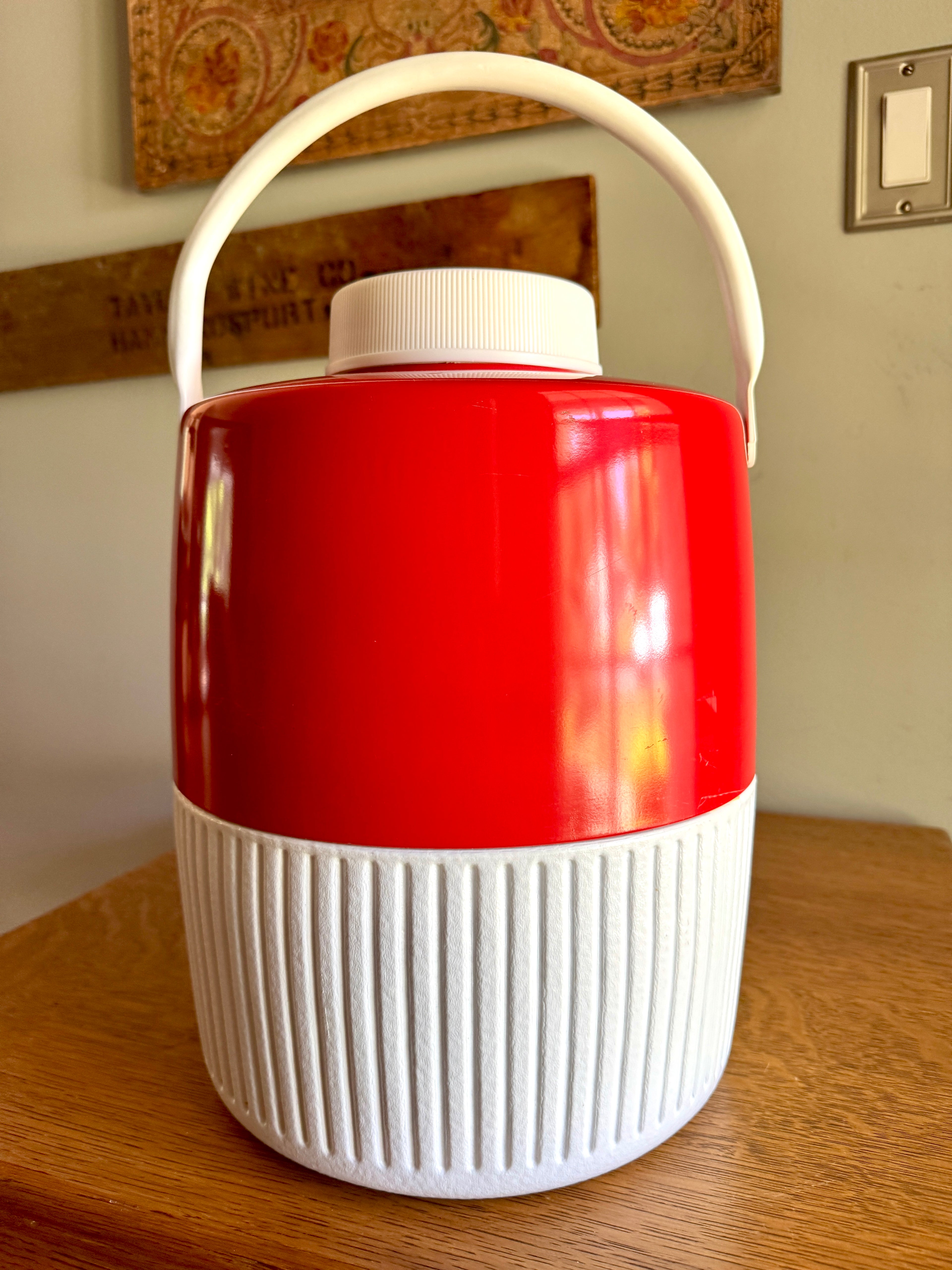 Vtg Coleman 2 Gallon Insulated Water Cooler with Spigot, Water Jug, Sporting Event, Camping
