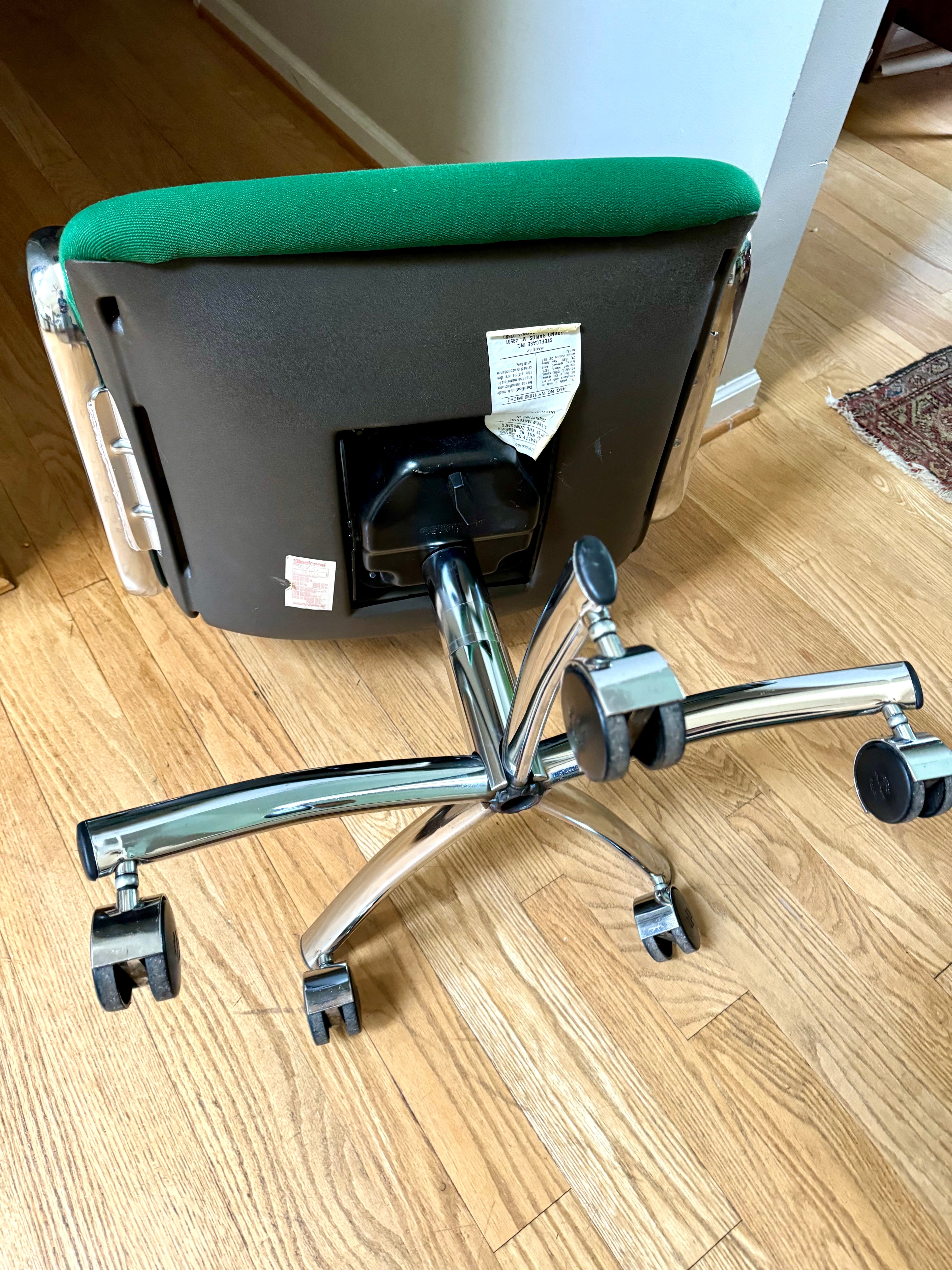 Vintage MCM Steelcase Desk Chair | Green MCM Swivel Chair | Steelcase Rolling Padded Office Chair | 80's Adjustable Executive Swivel Chair