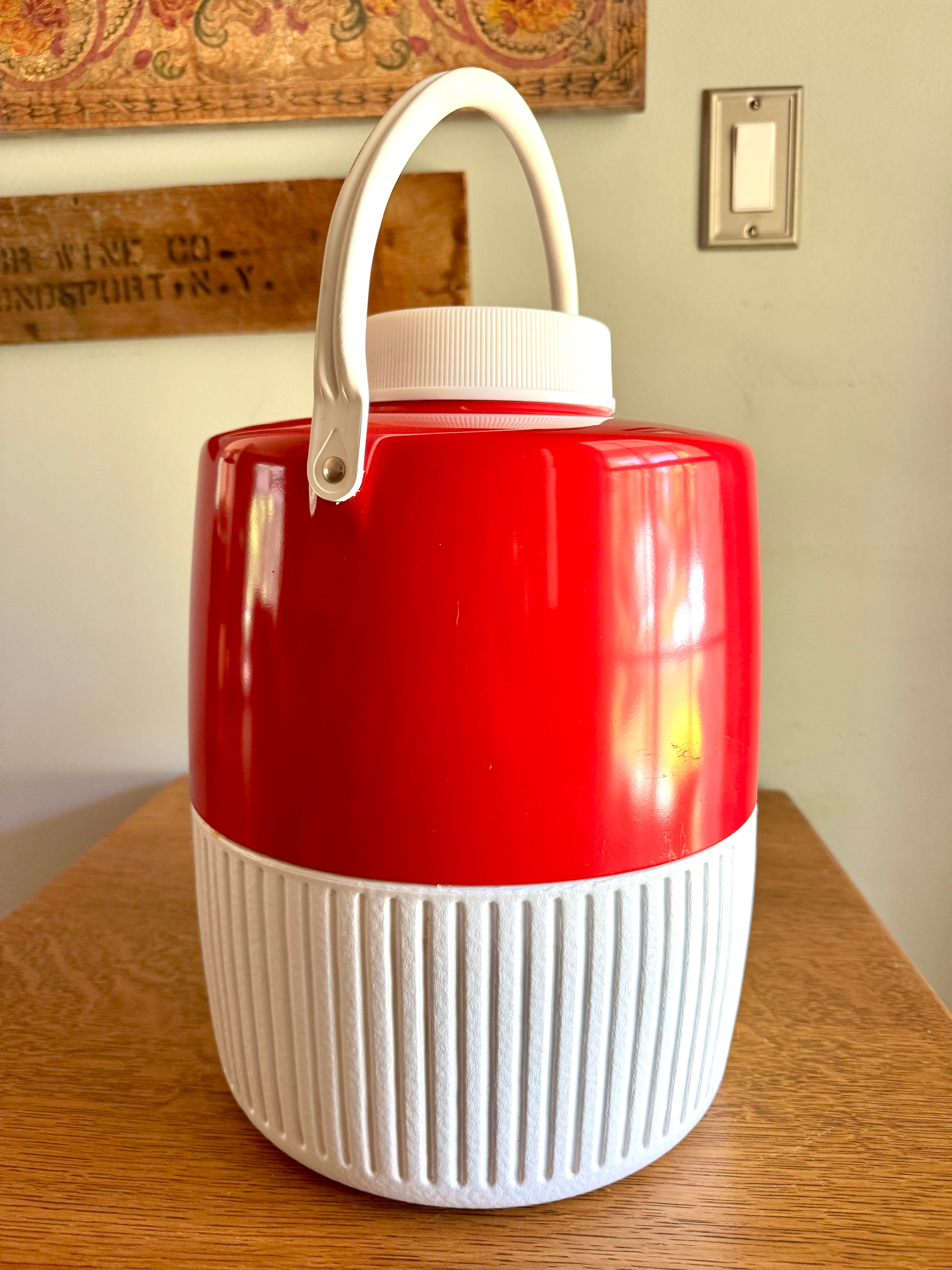 Vtg Coleman 2 Gallon Insulated Water Cooler with Spigot, Water Jug, Sporting Event, Camping