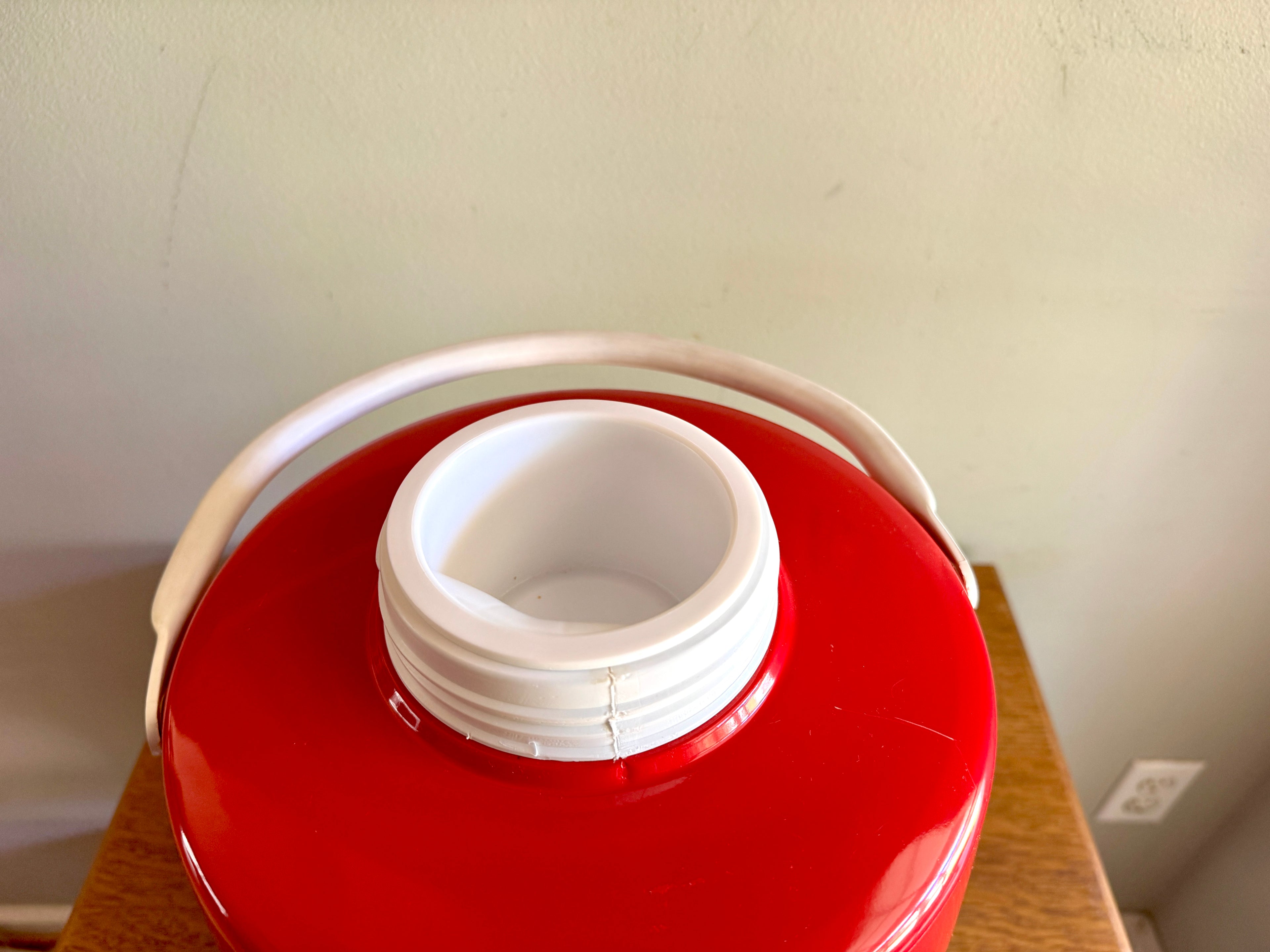 Vtg Coleman 2 Gallon Insulated Water Cooler with Spigot, Water Jug, Sporting Event, Camping