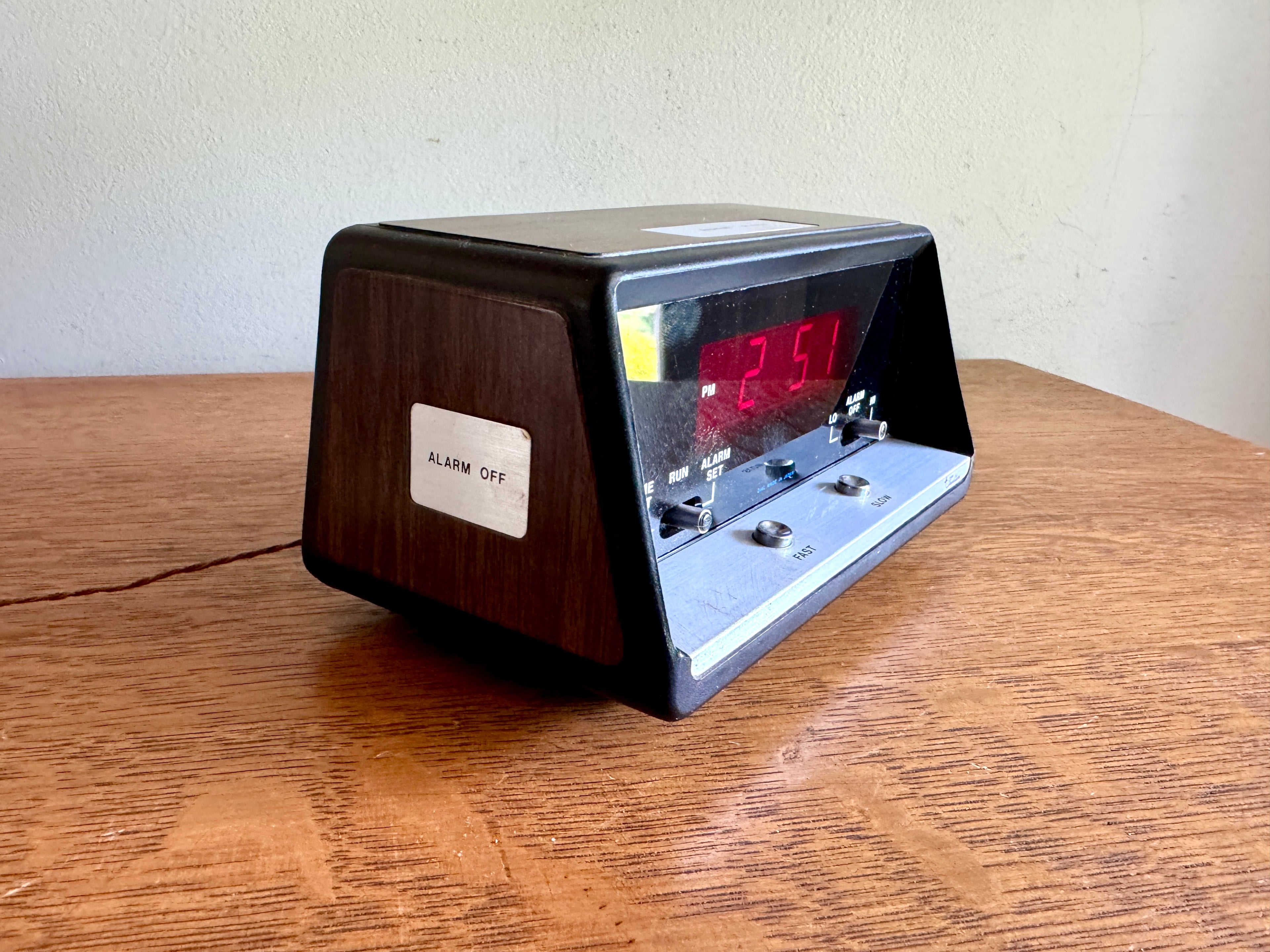 Vtg 1970s Sears Roebuck "Tradition" Digital Alarm Clock ~ Model 7196 Solid State Woodgrain Alarm Clock