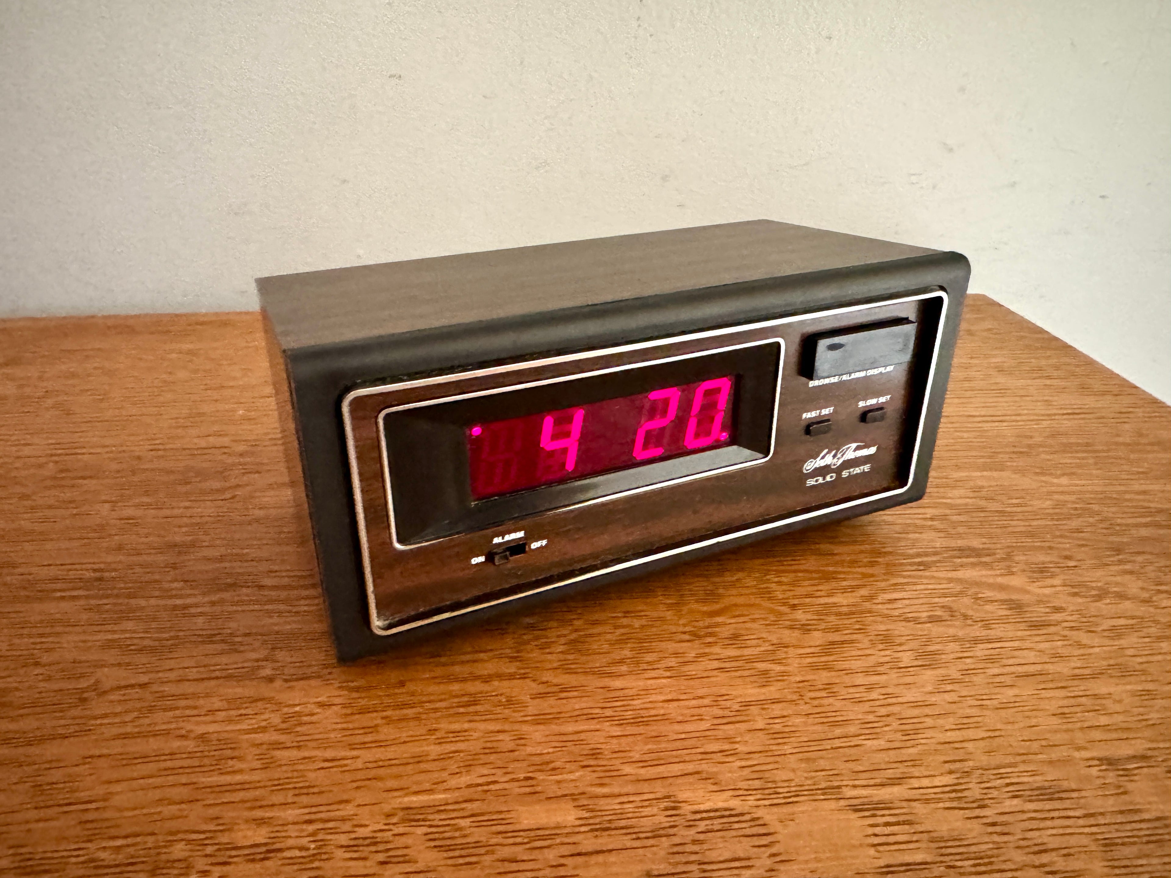 Vtg Seth Thomas 726 Solid State Digital Alarm Clock ~ Faux Woodgrain Alarm Clock
